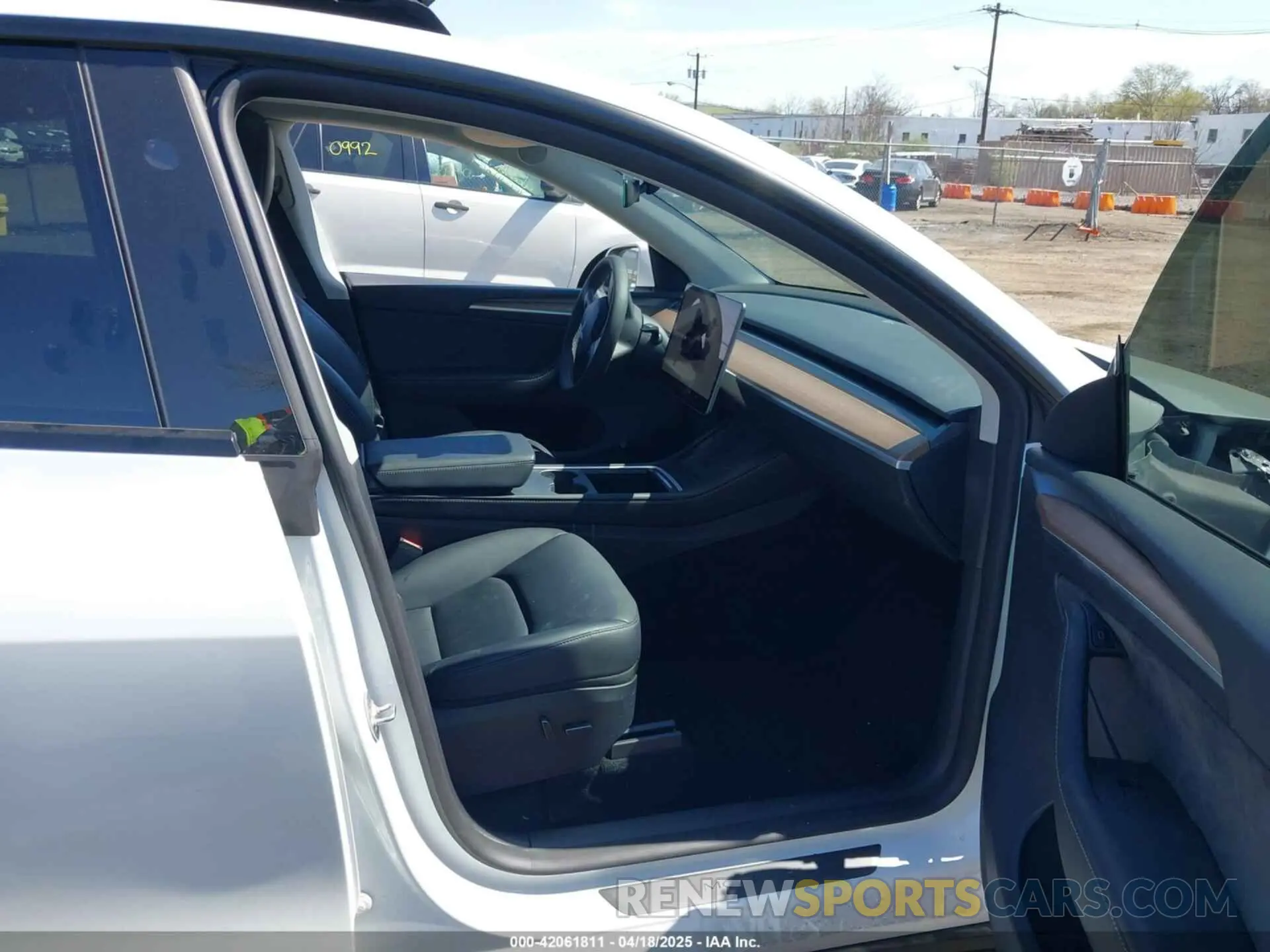 5 Photograph of a damaged car 7SAYGAEE2PF839171 TESLA MODEL Y 2023