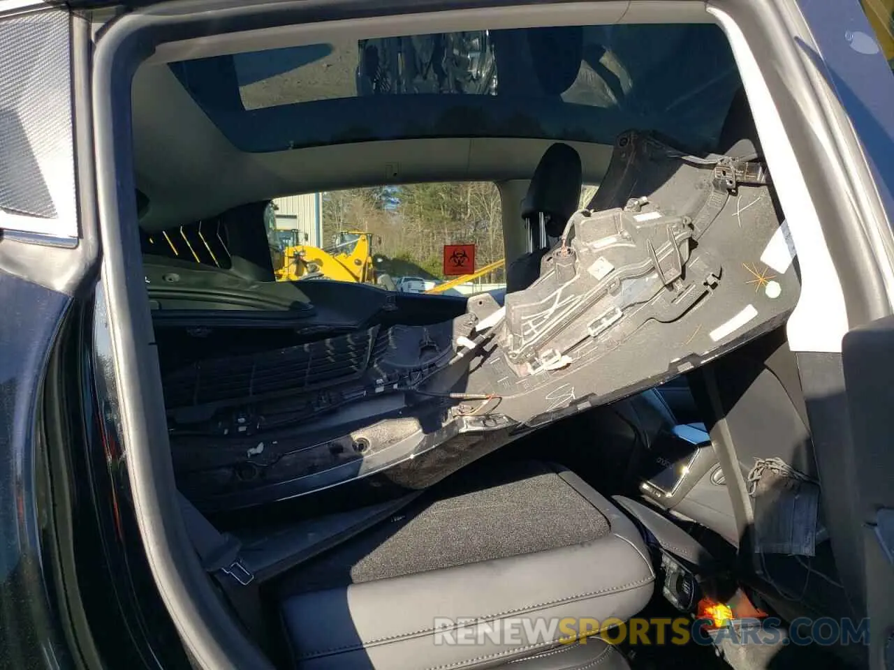 10 Photograph of a damaged car 7SAYGAEE2PF928254 TESLA MODEL Y 2023