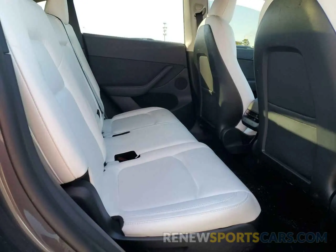10 Photograph of a damaged car 7SAYGAEE3PF585261 TESLA MODEL Y 2023