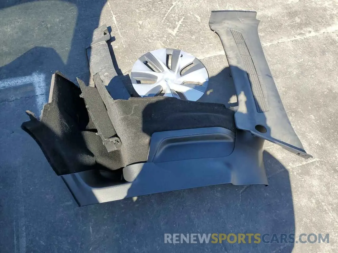 15 Photograph of a damaged car 7SAYGAEE3PF590055 TESLA MODEL Y 2023