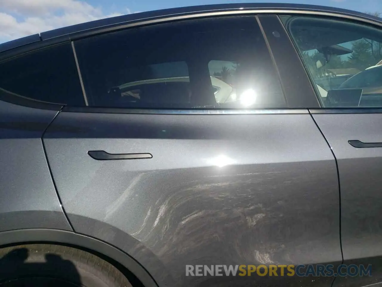 10 Photograph of a damaged car 7SAYGAEE3PF596826 TESLA MODEL Y 2023