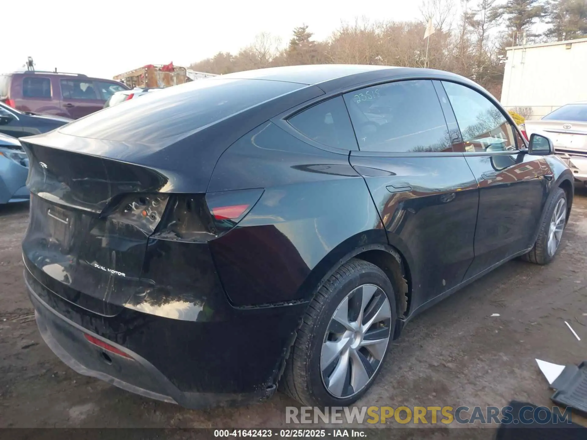 4 Photograph of a damaged car 7SAYGAEE3PF805711 TESLA MODEL Y 2023
