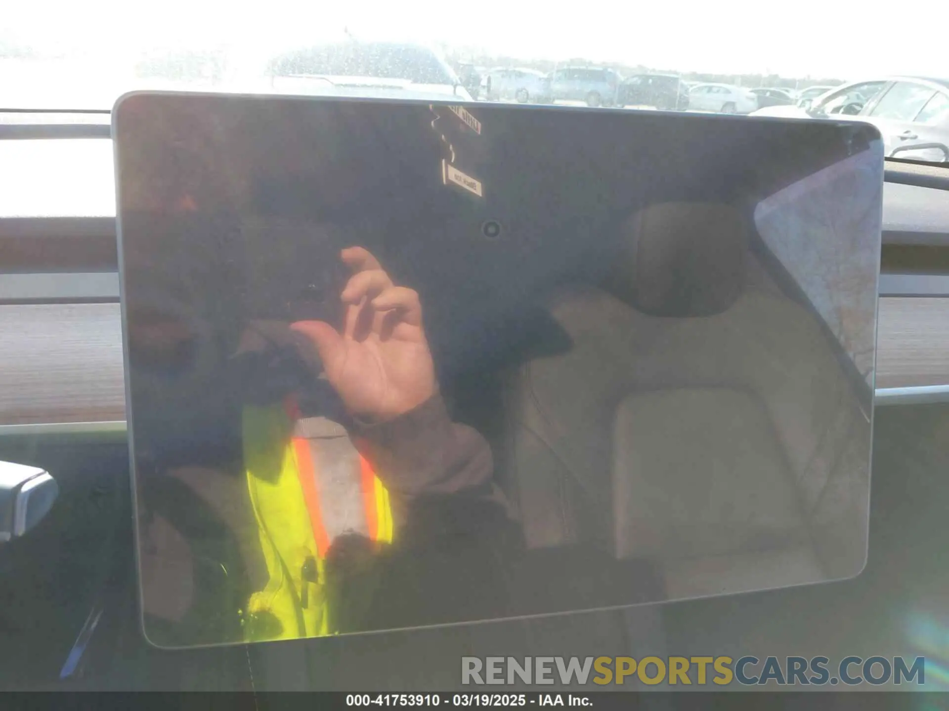 17 Photograph of a damaged car 7SAYGAEE3PF925928 TESLA MODEL Y 2023