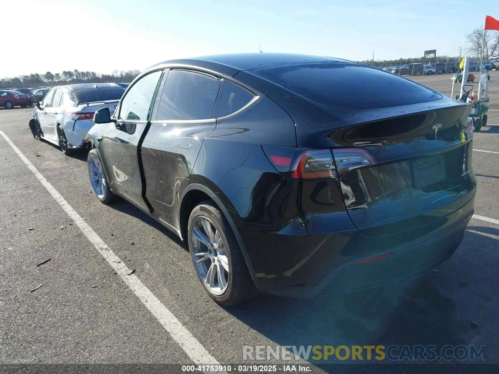 3 Photograph of a damaged car 7SAYGAEE3PF925928 TESLA MODEL Y 2023