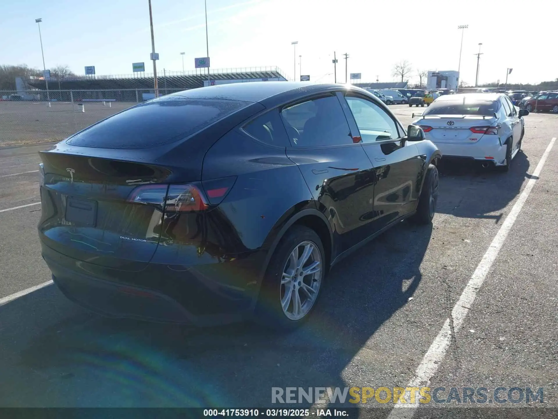 4 Photograph of a damaged car 7SAYGAEE3PF925928 TESLA MODEL Y 2023
