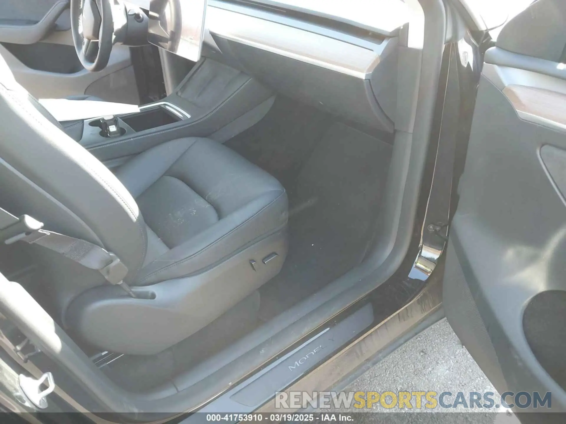 5 Photograph of a damaged car 7SAYGAEE3PF925928 TESLA MODEL Y 2023