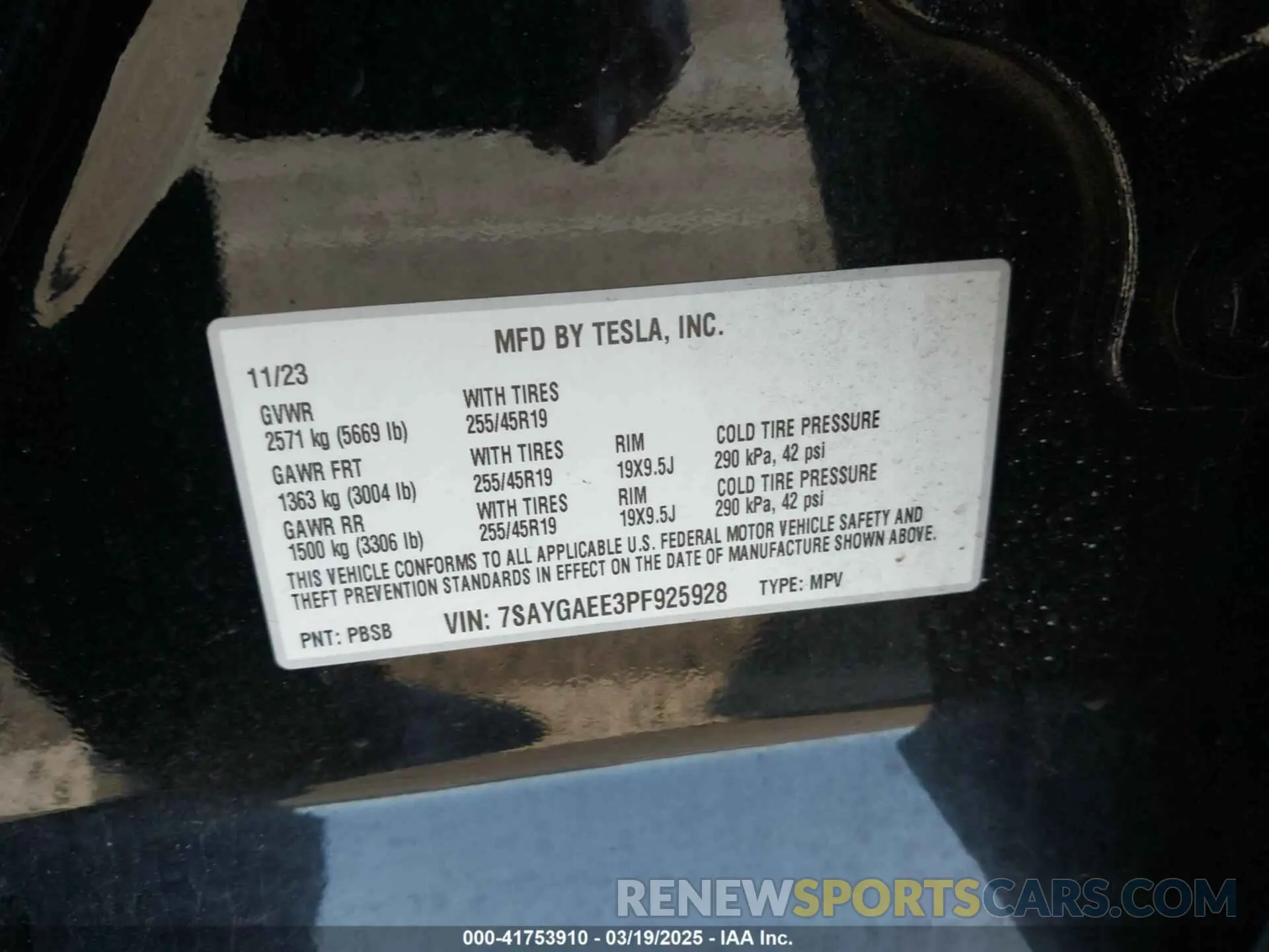 9 Photograph of a damaged car 7SAYGAEE3PF925928 TESLA MODEL Y 2023