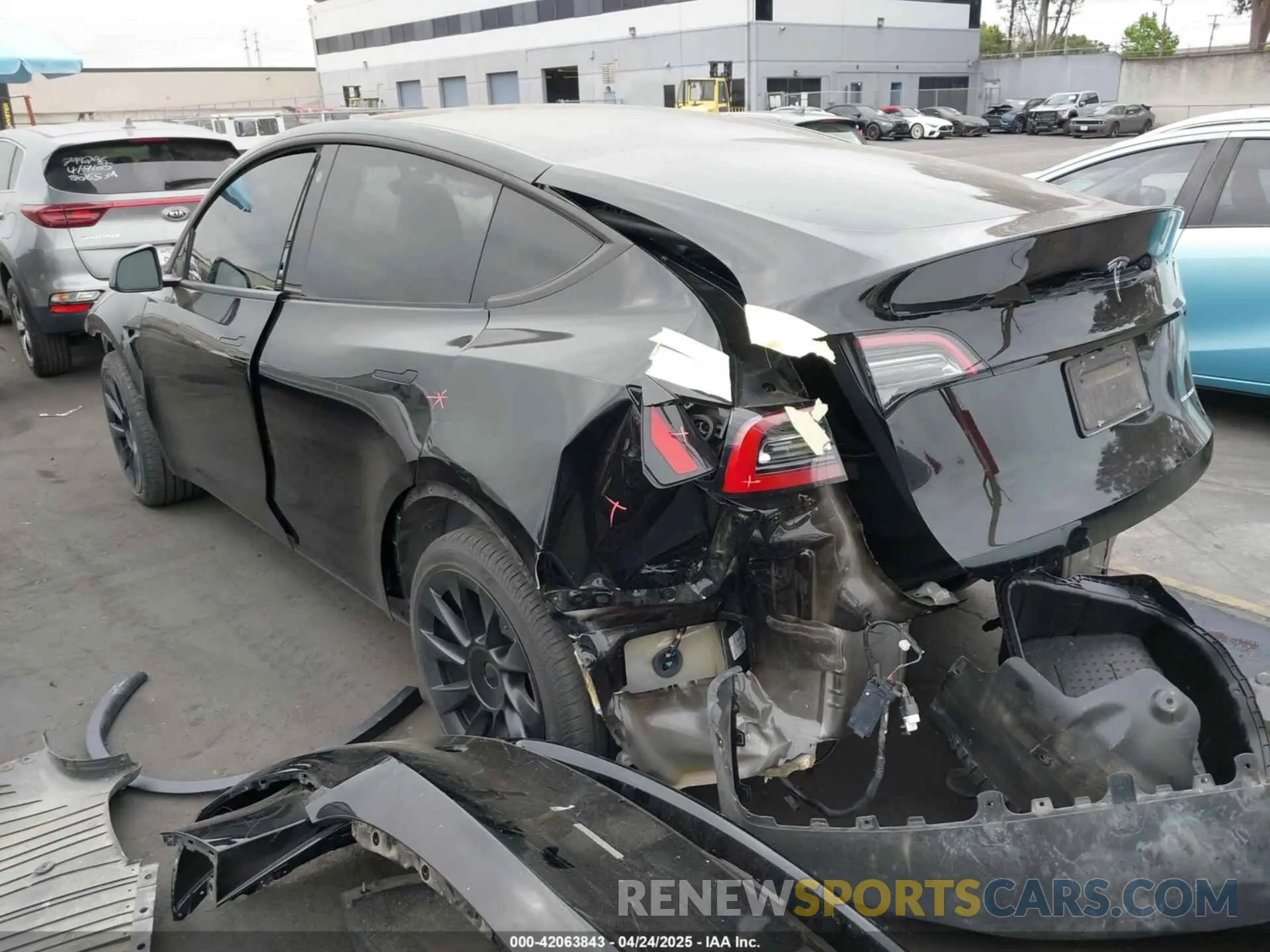 3 Фотография поврежденного автомобиля 7SAYGAEE4PF636427 TESLA MODEL Y 2023