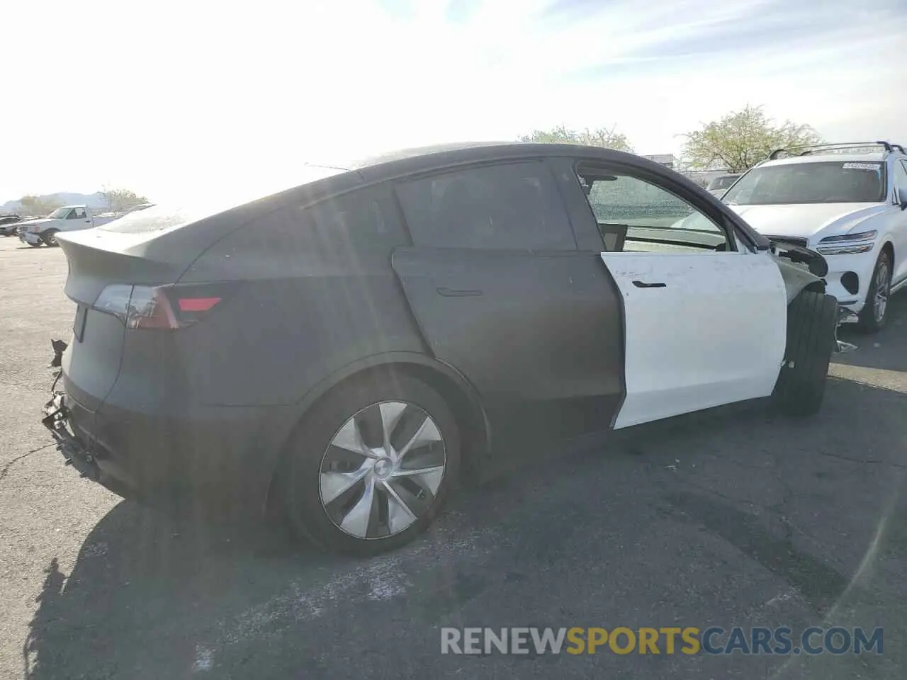 3 Фотография поврежденного автомобиля 7SAYGAEE4PF670755 TESLA MODEL Y 2023