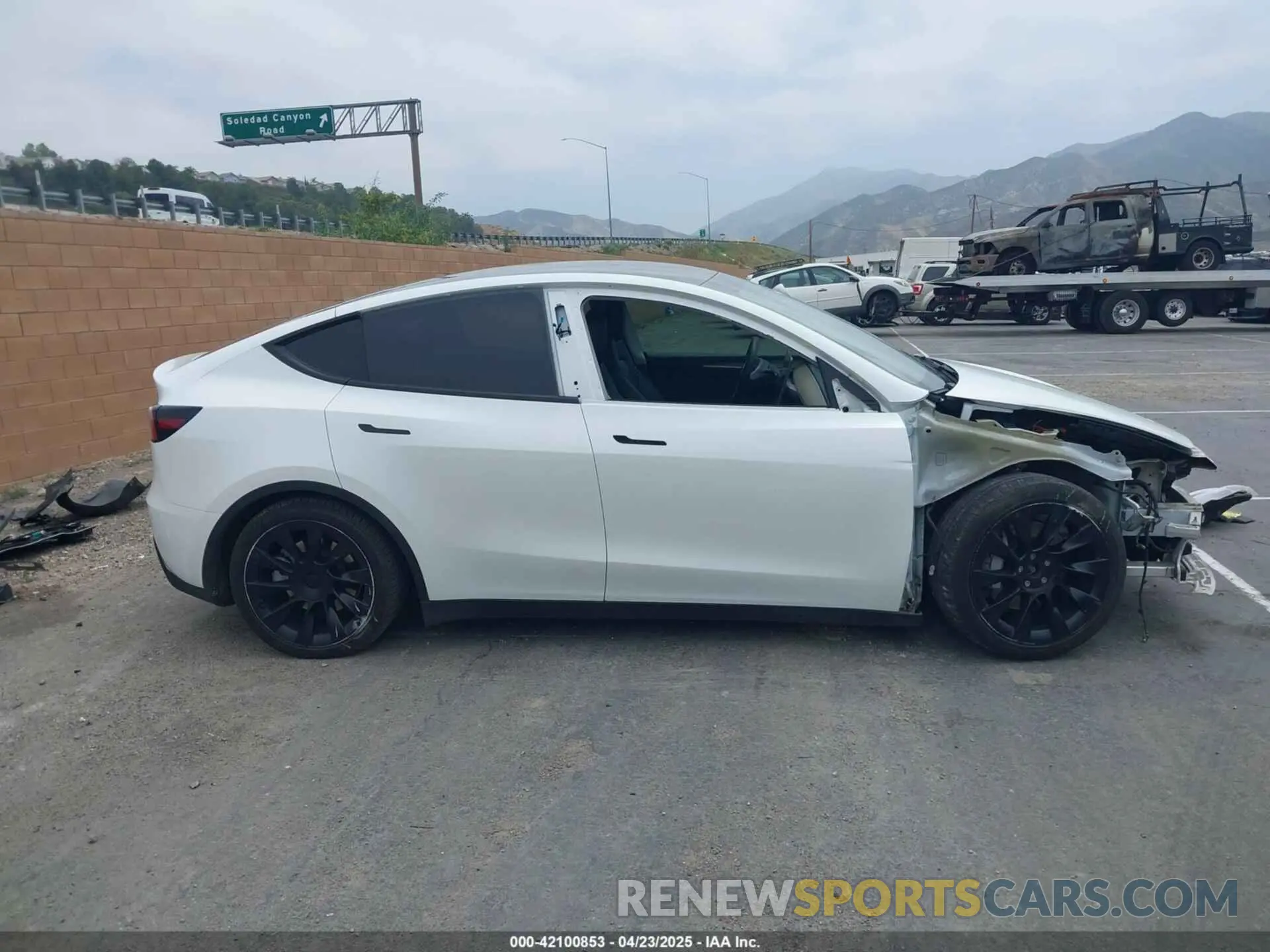 14 Фотография поврежденного автомобиля 7SAYGAEE4PF752629 TESLA MODEL Y 2023