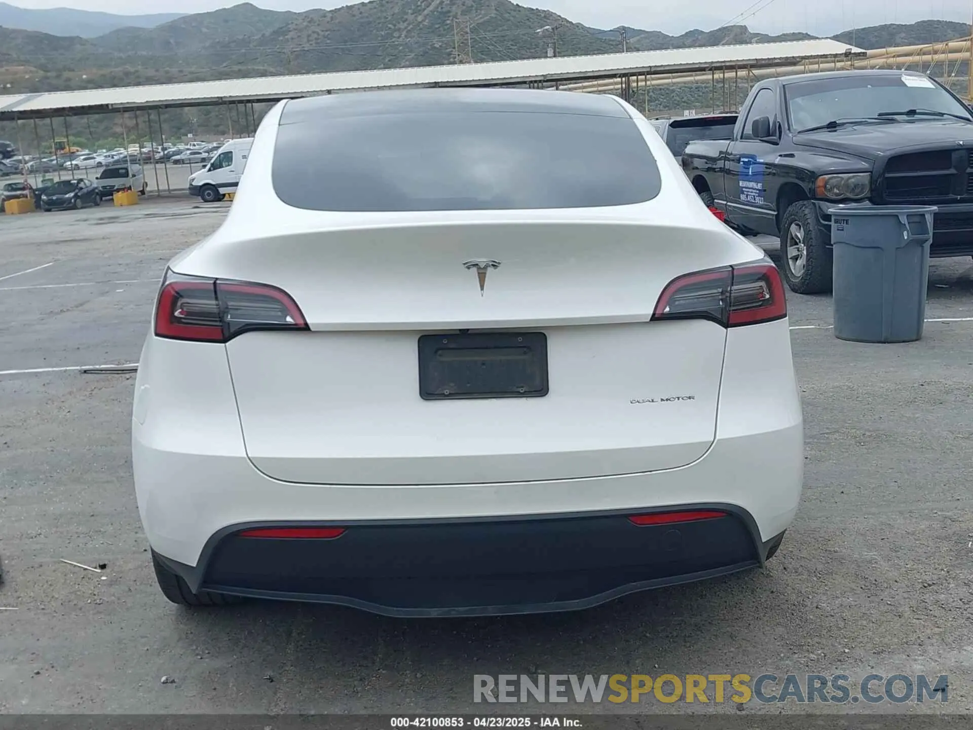 17 Фотография поврежденного автомобиля 7SAYGAEE4PF752629 TESLA MODEL Y 2023