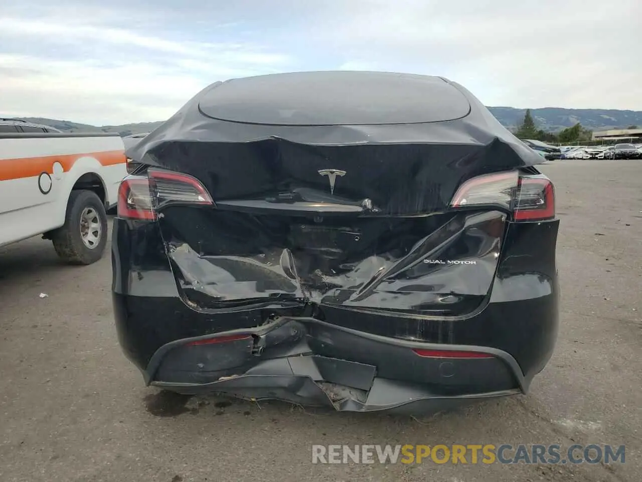6 Photograph of a damaged car 7SAYGAEE4PF833159 TESLA MODEL Y 2023