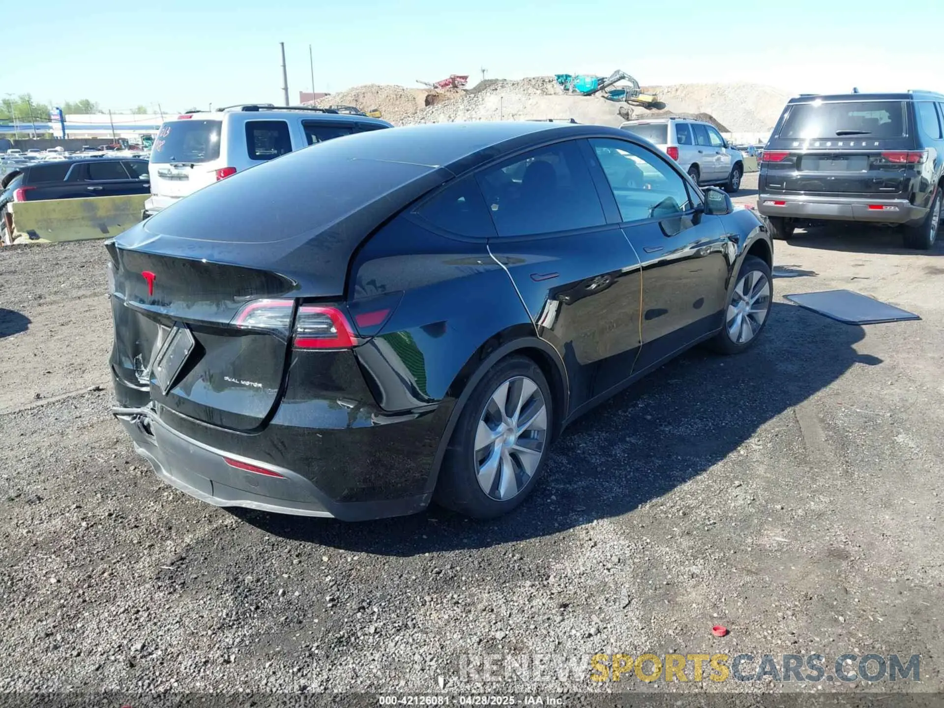 4 Photograph of a damaged car 7SAYGAEE4PF928739 TESLA MODEL Y 2023
