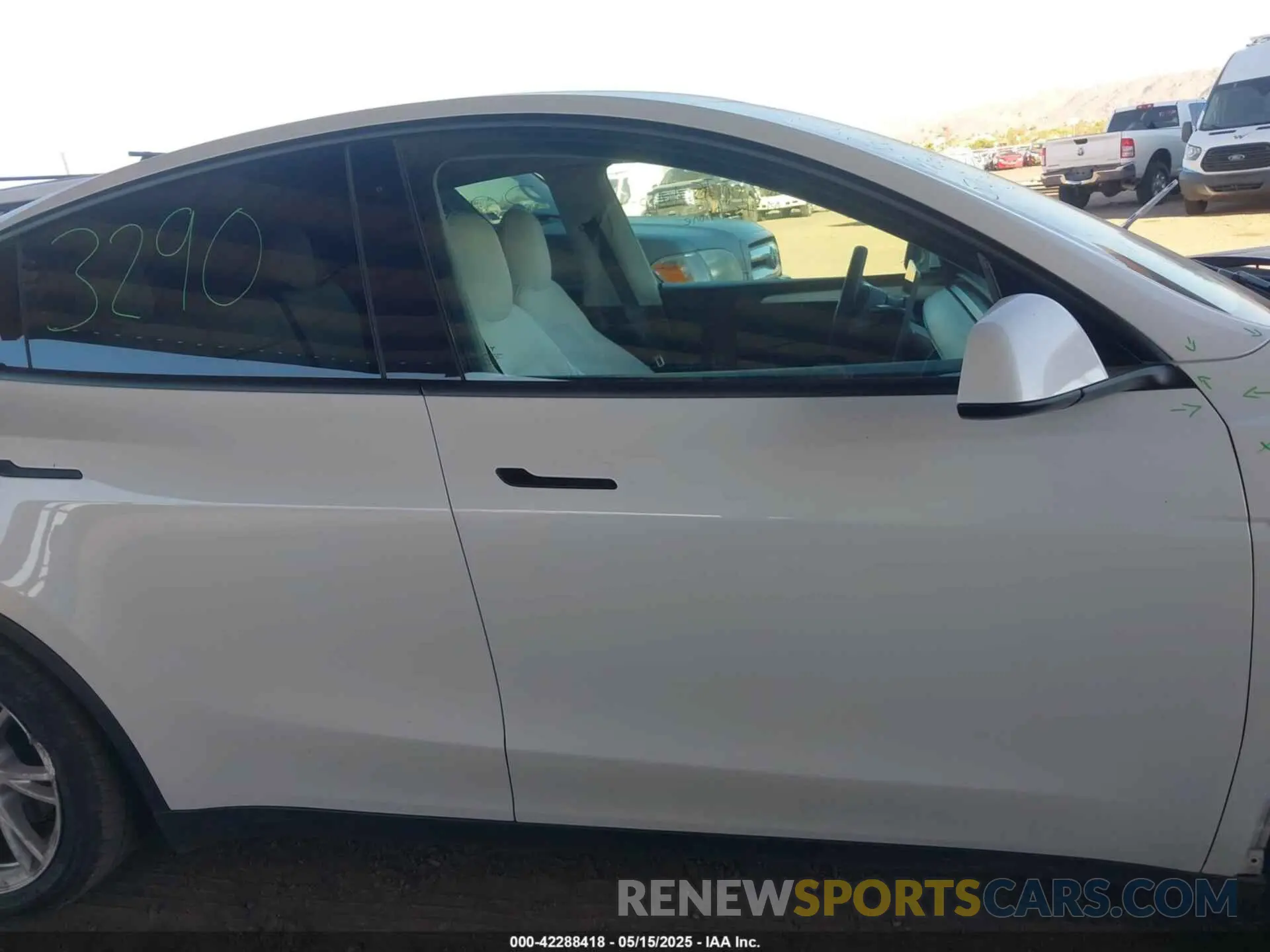 13 Photograph of a damaged car 7SAYGAEE5PF642138 TESLA MODEL Y 2023