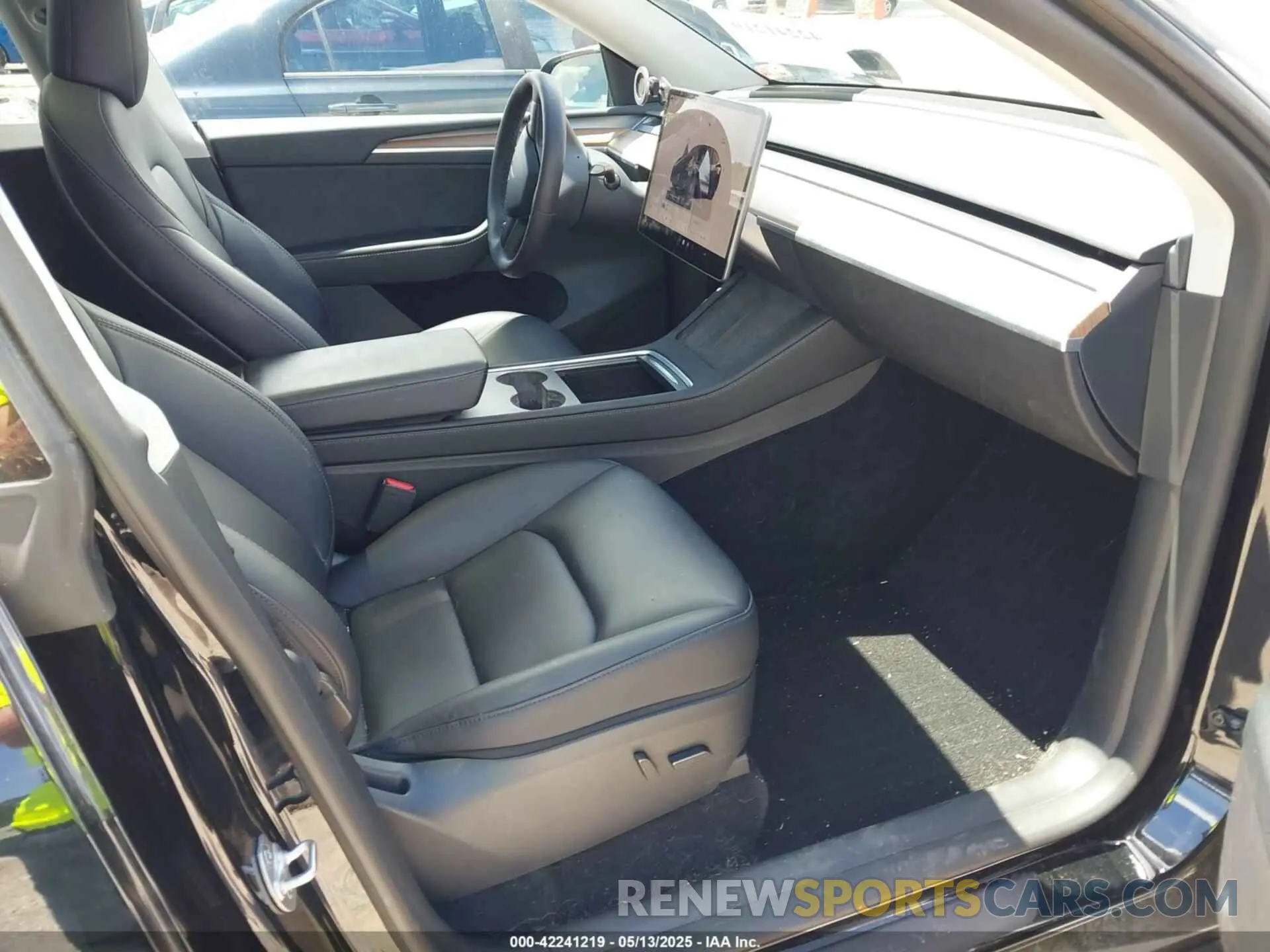 5 Photograph of a damaged car 7SAYGAEE5PF878157 TESLA MODEL Y 2023