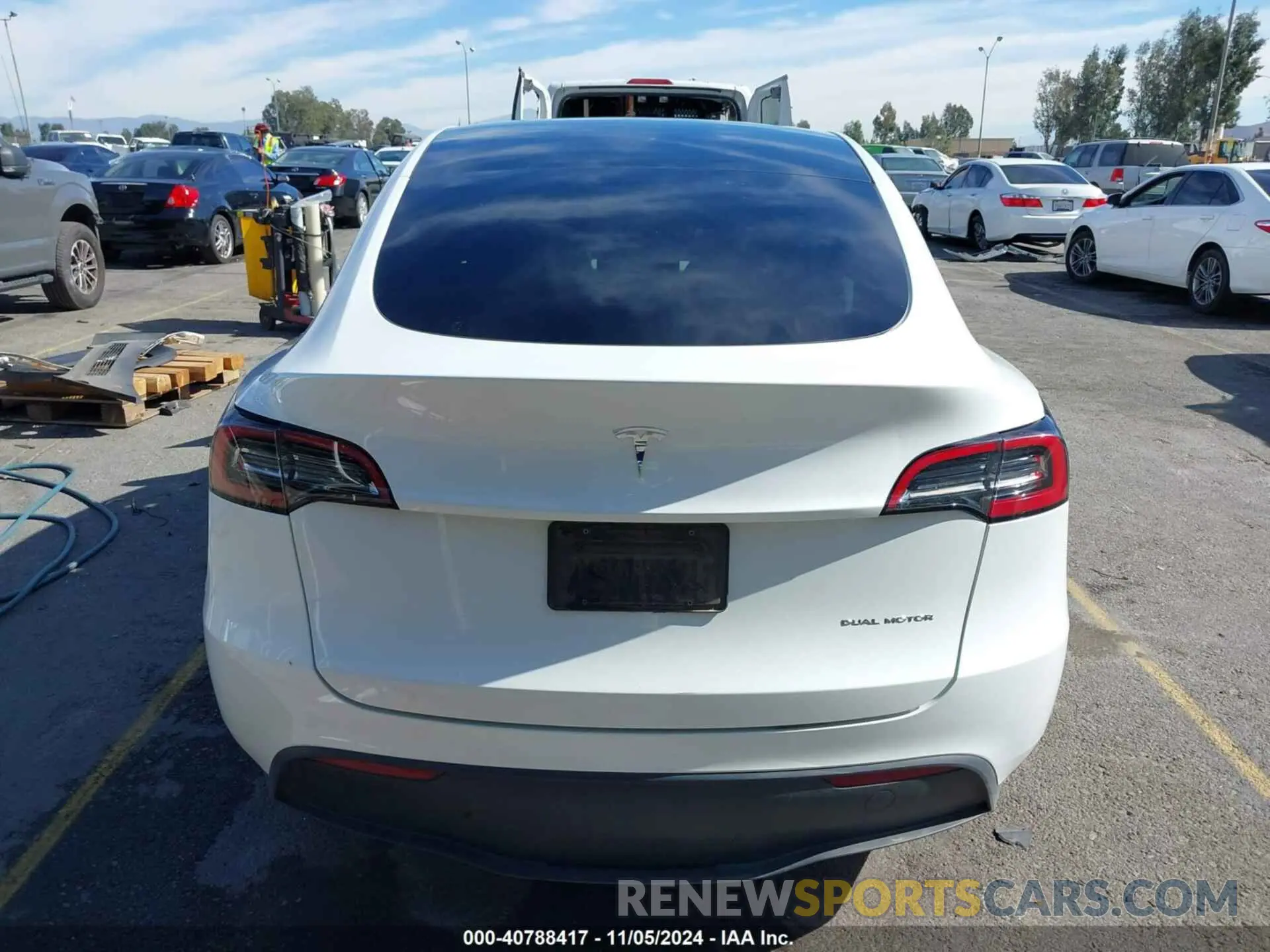16 Photograph of a damaged car 7SAYGAEE6PF662625 TESLA MODEL Y 2023