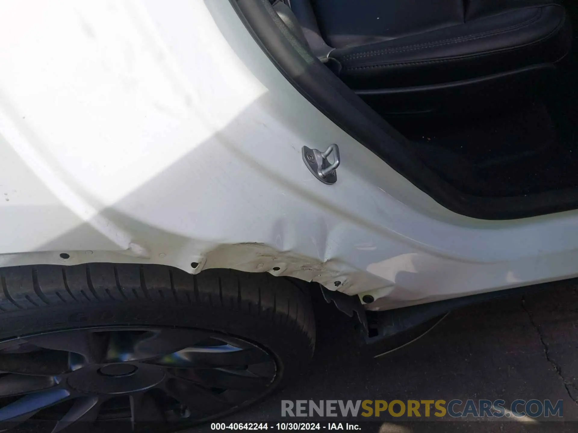 21 Photograph of a damaged car 7SAYGAEE6PF769769 TESLA MODEL Y 2023