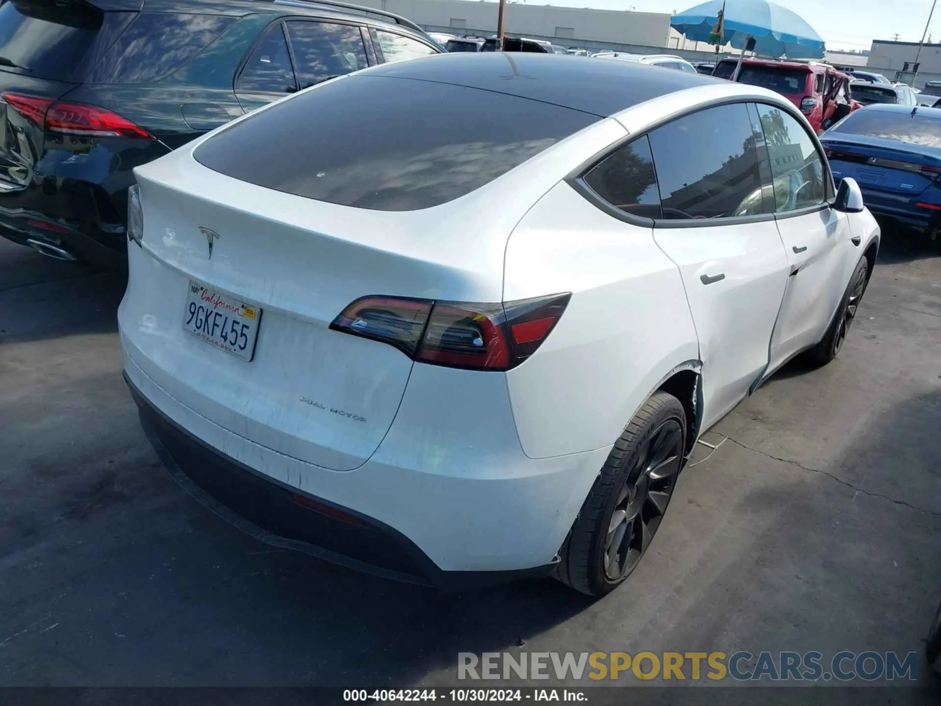 4 Photograph of a damaged car 7SAYGAEE6PF769769 TESLA MODEL Y 2023
