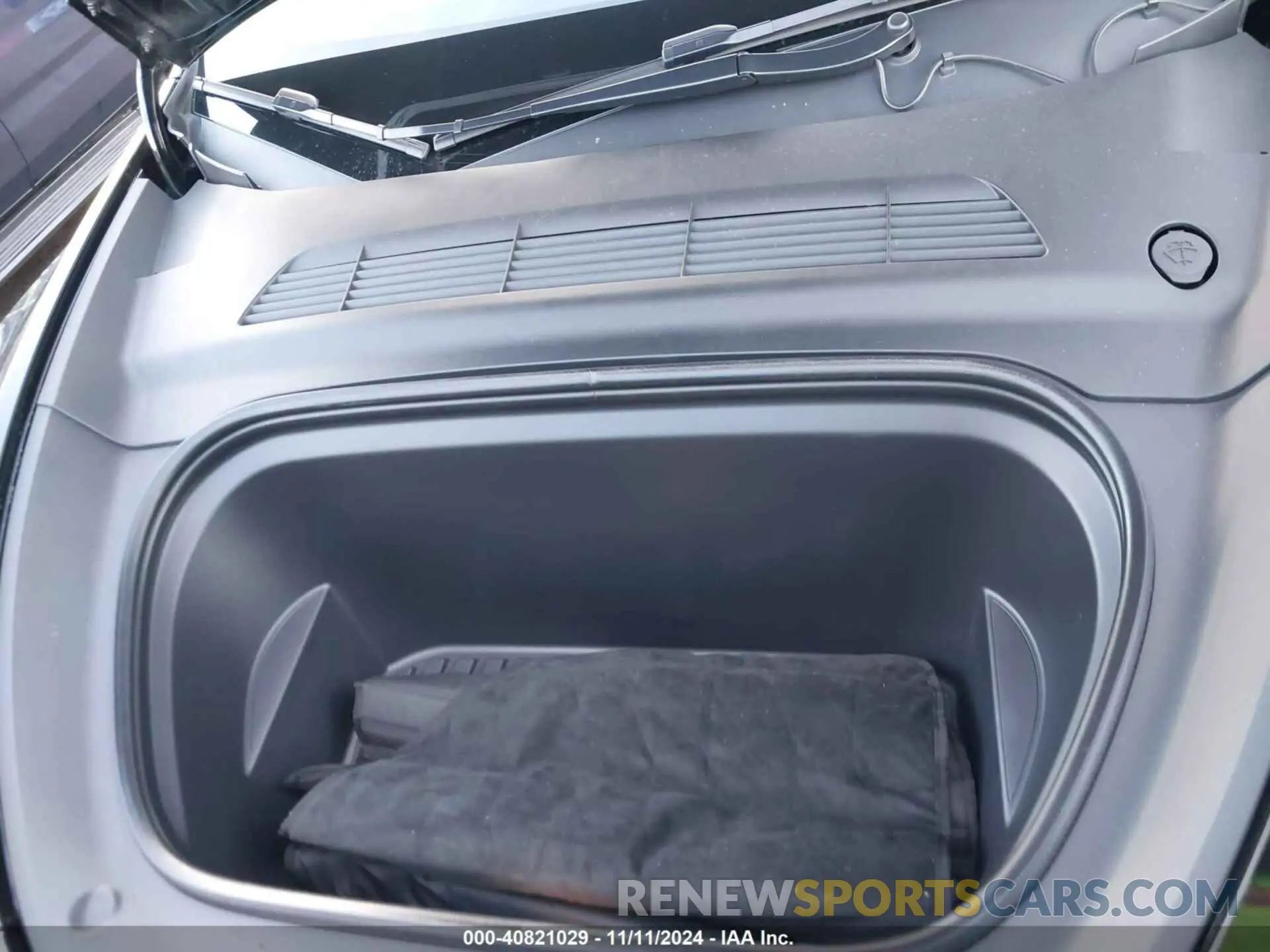 10 Photograph of a damaged car 7SAYGAEE7PF599180 TESLA MODEL Y 2023