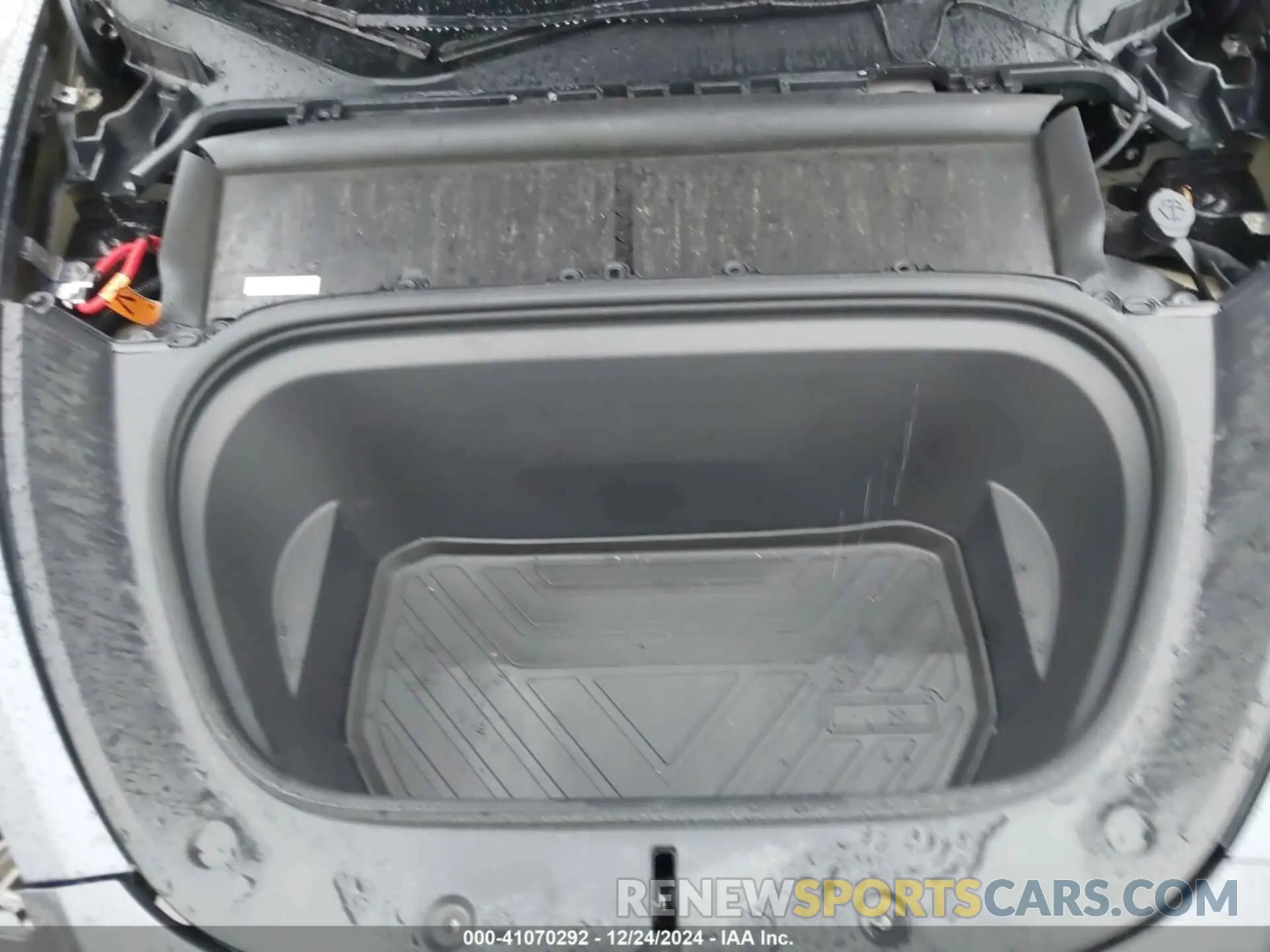 10 Photograph of a damaged car 7SAYGAEE7PF623932 TESLA MODEL Y 2023