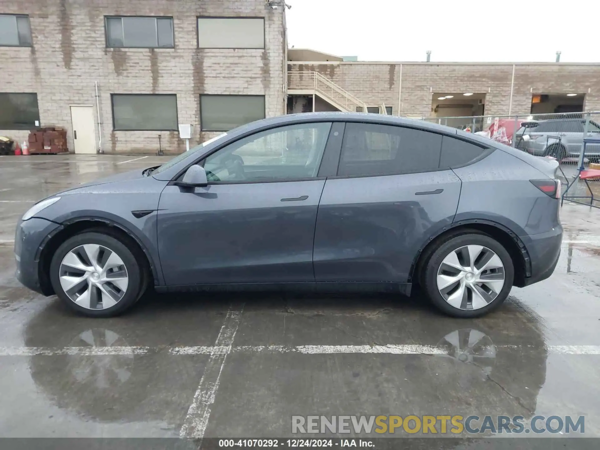 15 Photograph of a damaged car 7SAYGAEE7PF623932 TESLA MODEL Y 2023