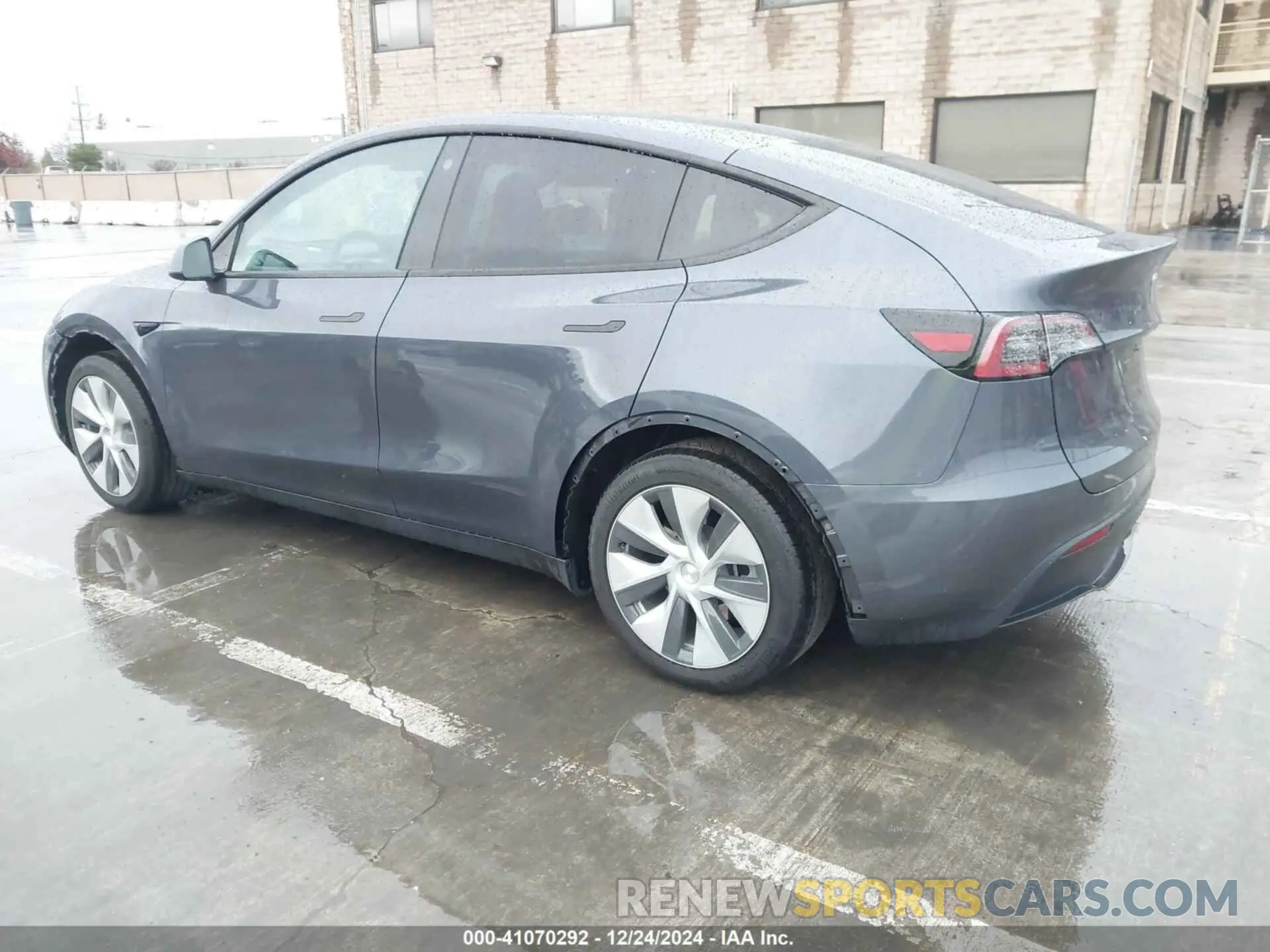3 Photograph of a damaged car 7SAYGAEE7PF623932 TESLA MODEL Y 2023