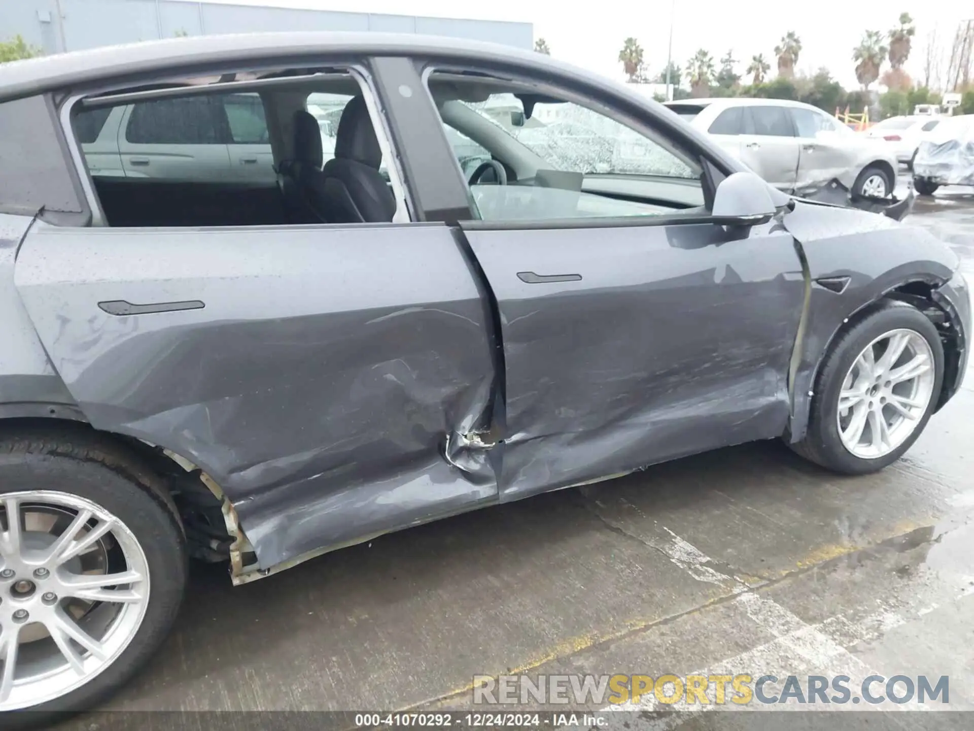 6 Photograph of a damaged car 7SAYGAEE7PF623932 TESLA MODEL Y 2023