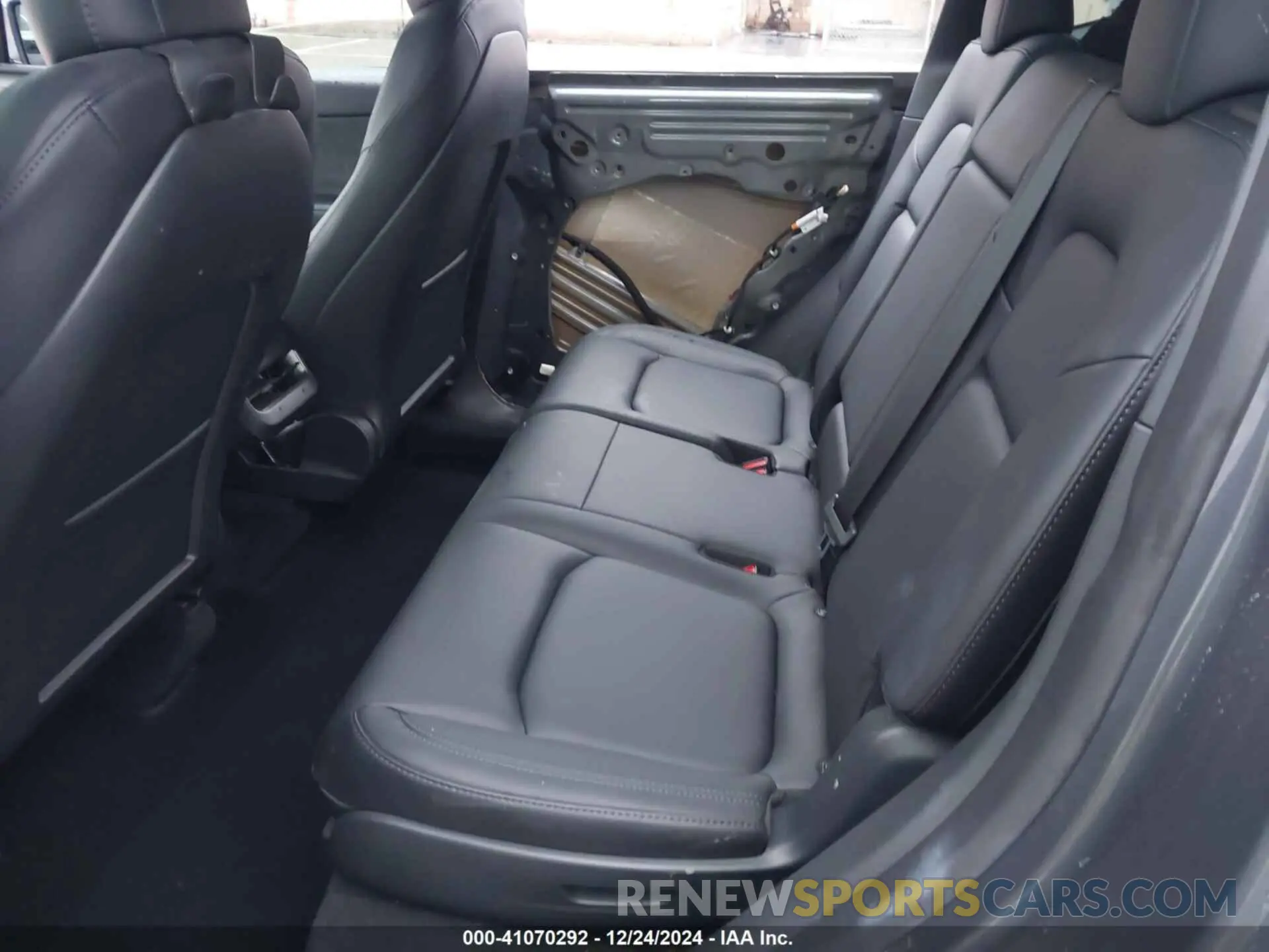 8 Photograph of a damaged car 7SAYGAEE7PF623932 TESLA MODEL Y 2023