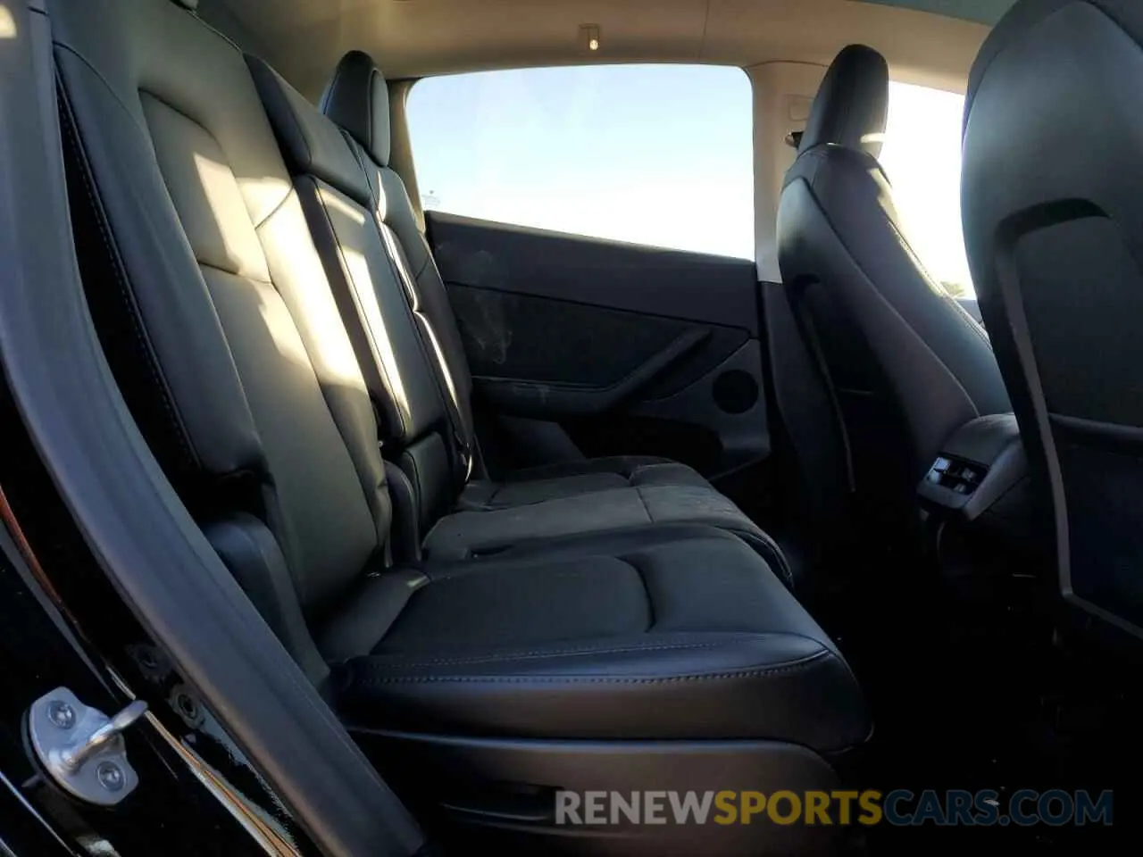 10 Photograph of a damaged car 7SAYGAEE7PF896899 TESLA MODEL Y 2023