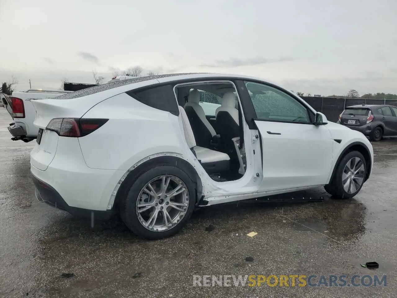 3 Фотография поврежденного автомобиля 7SAYGAEE8PF599740 TESLA MODEL Y 2023