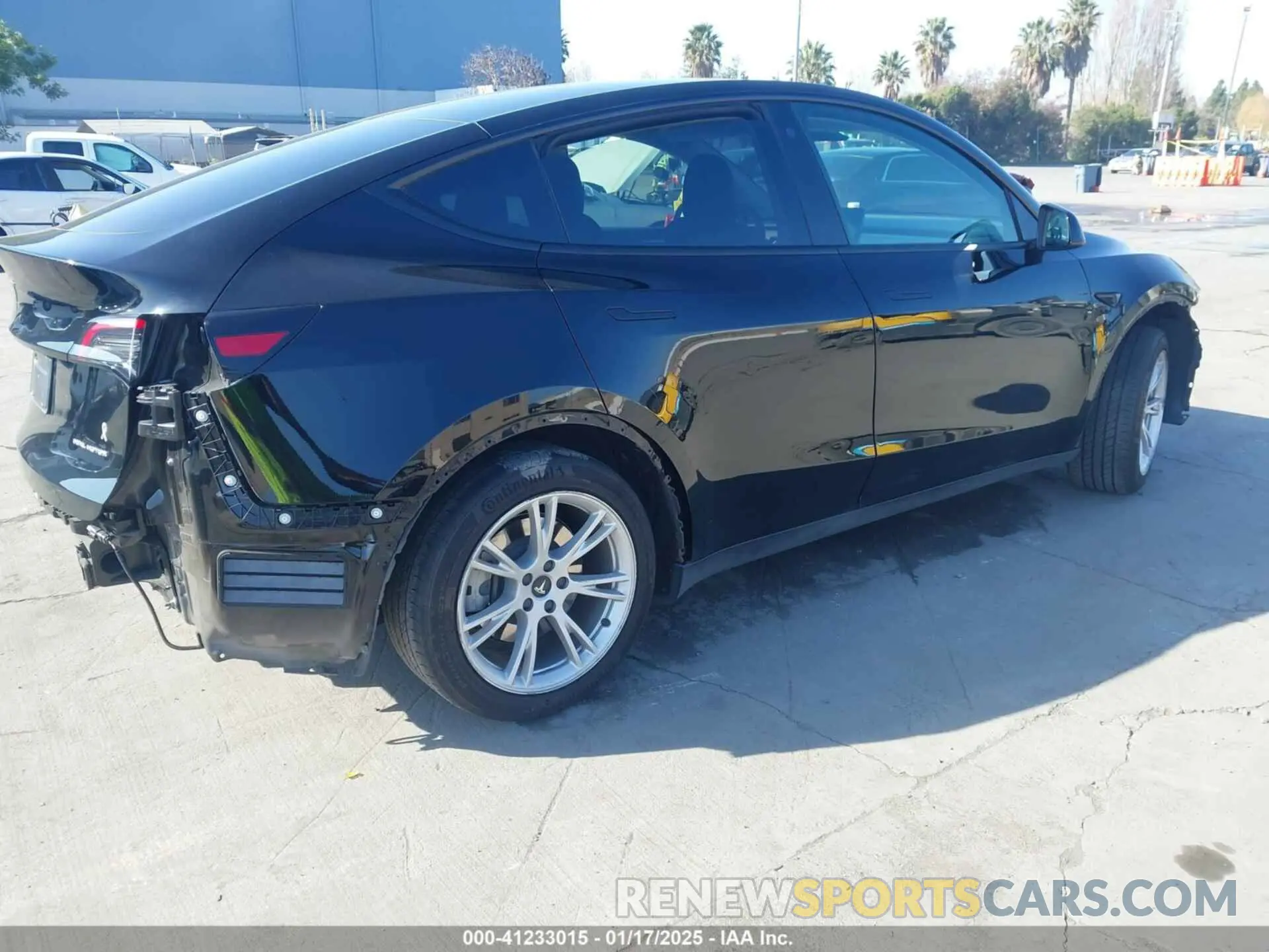 4 Photograph of a damaged car 7SAYGAEE8PF633854 TESLA MODEL Y 2023