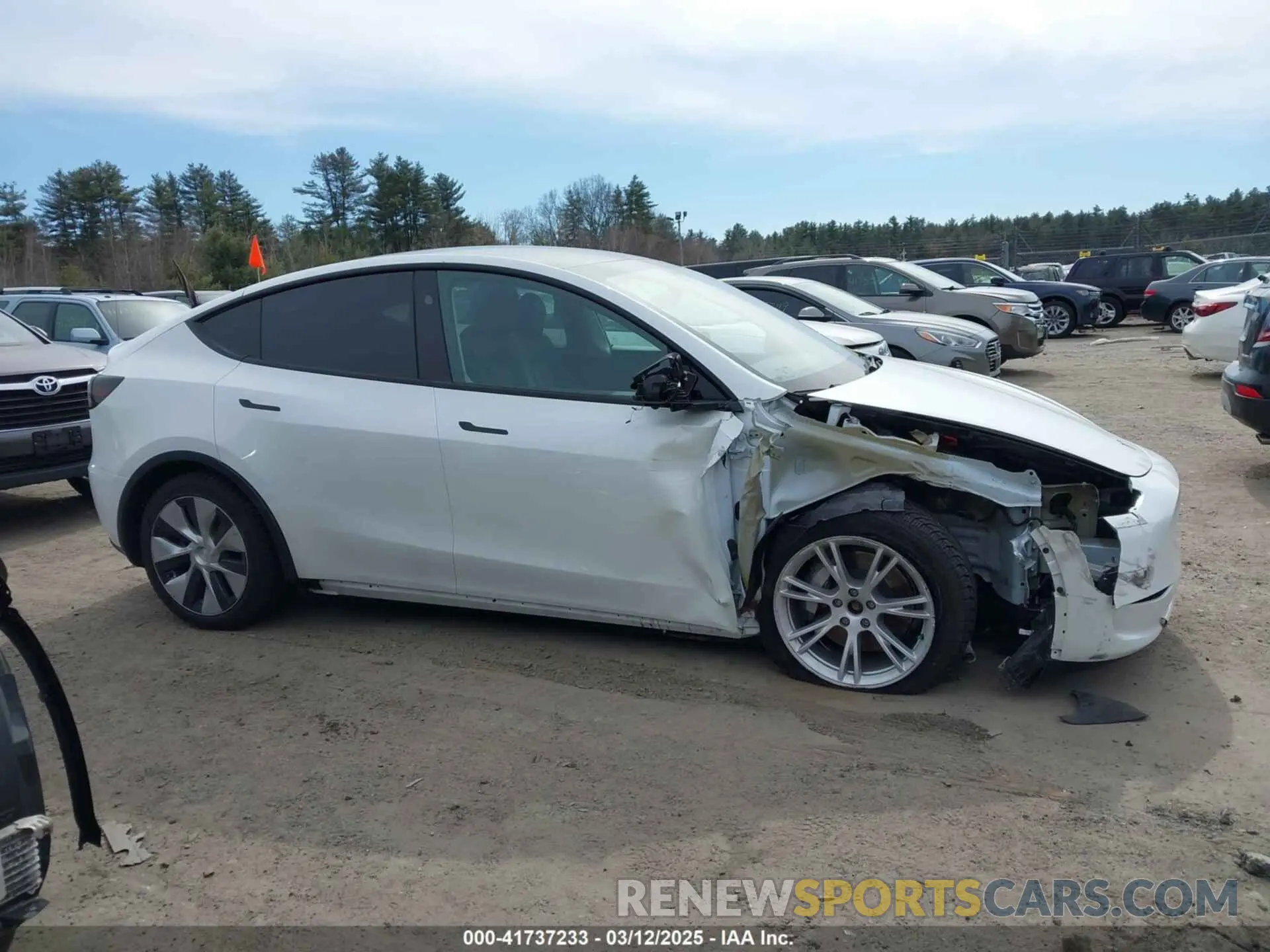 14 Photograph of a damaged car 7SAYGAEE8PF792969 TESLA MODEL Y 2023