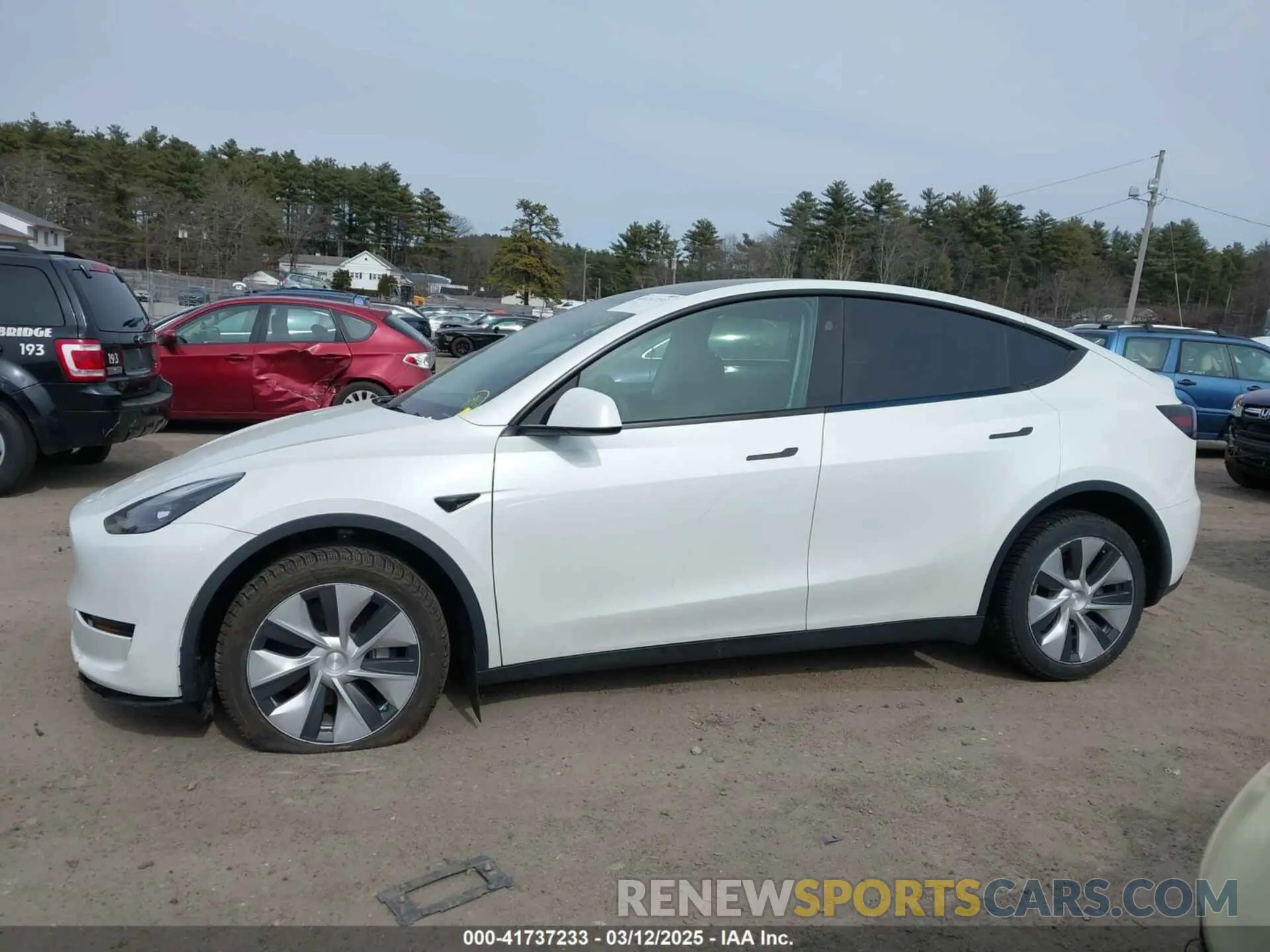 15 Photograph of a damaged car 7SAYGAEE8PF792969 TESLA MODEL Y 2023