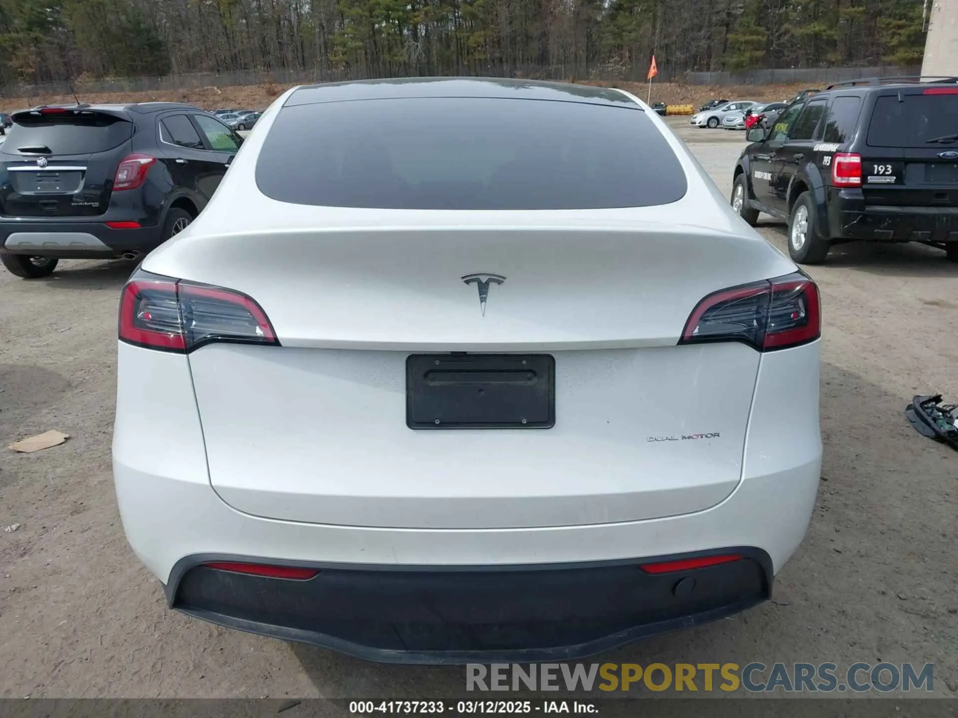 17 Photograph of a damaged car 7SAYGAEE8PF792969 TESLA MODEL Y 2023