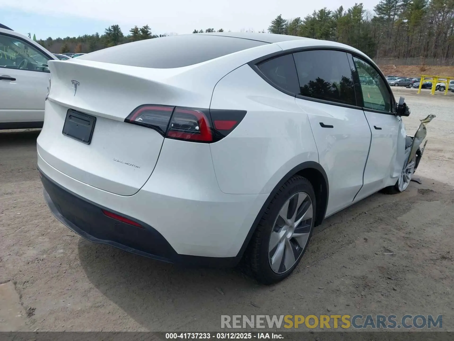 4 Photograph of a damaged car 7SAYGAEE8PF792969 TESLA MODEL Y 2023
