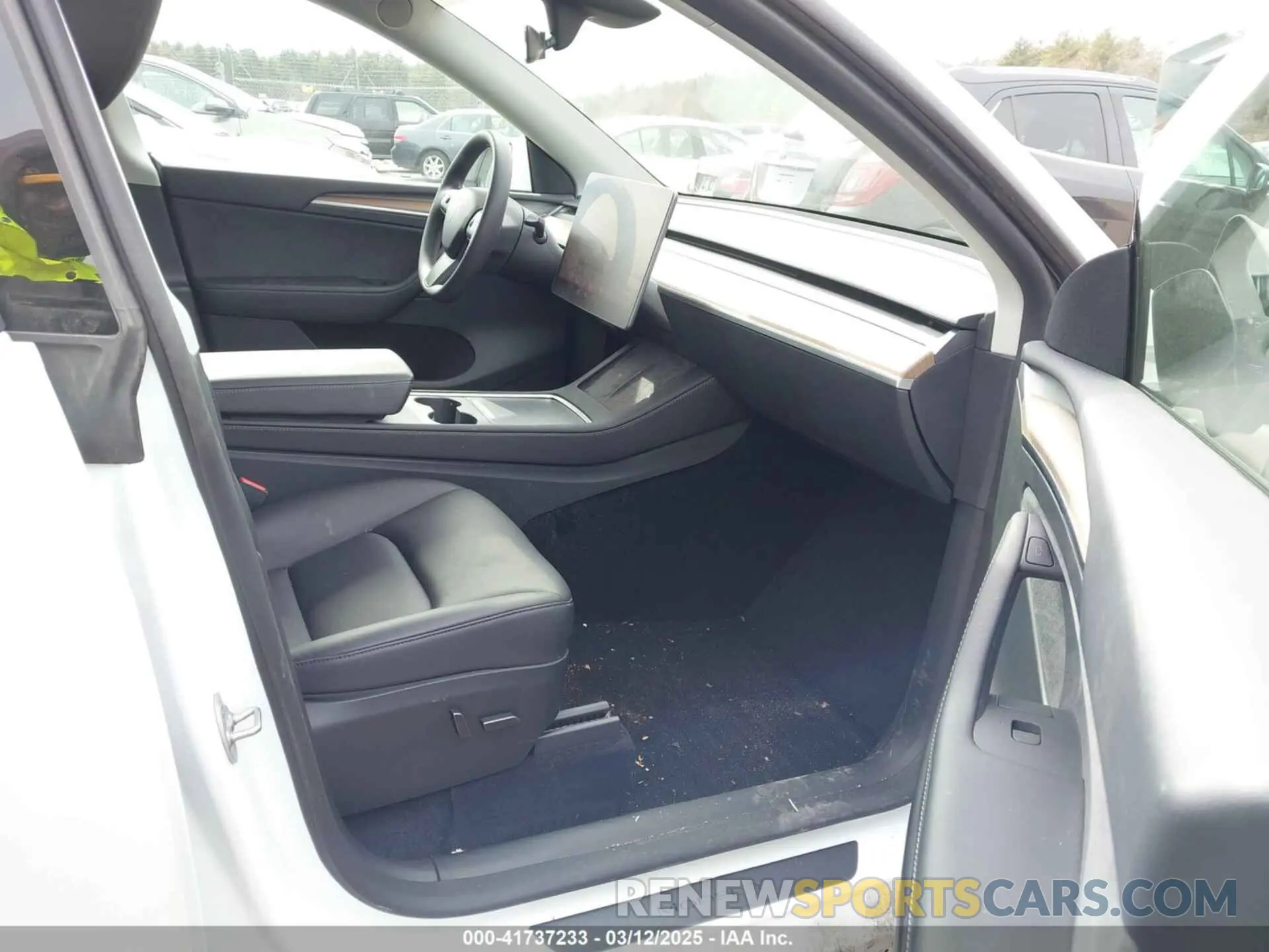 5 Photograph of a damaged car 7SAYGAEE8PF792969 TESLA MODEL Y 2023