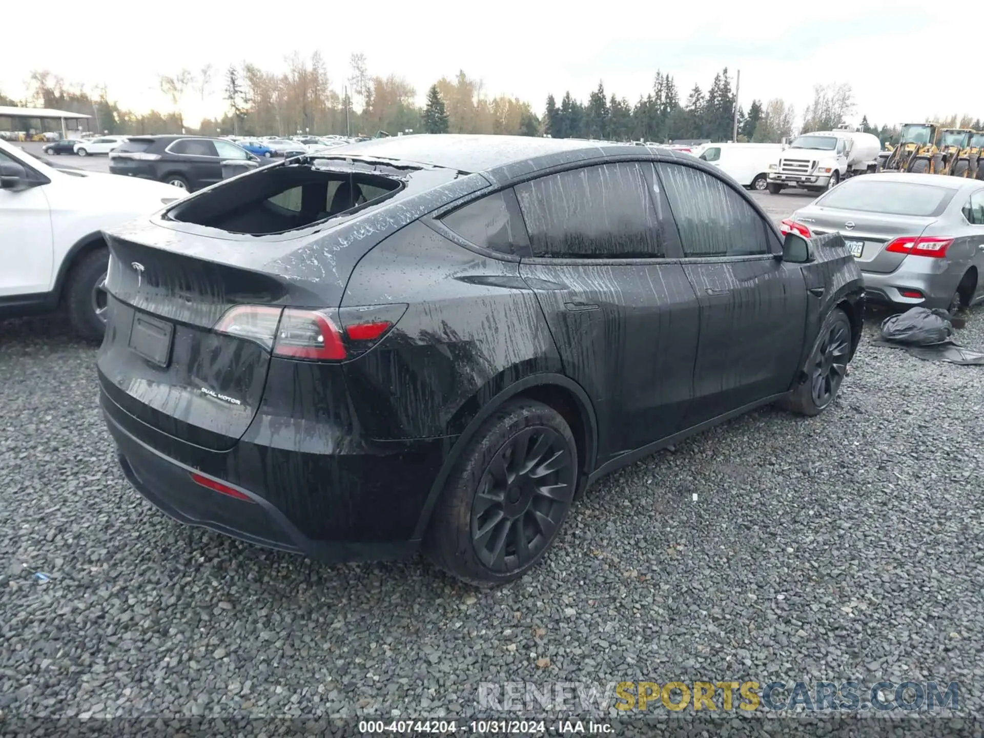4 Photograph of a damaged car 7SAYGAEE8PF838946 TESLA MODEL Y 2023