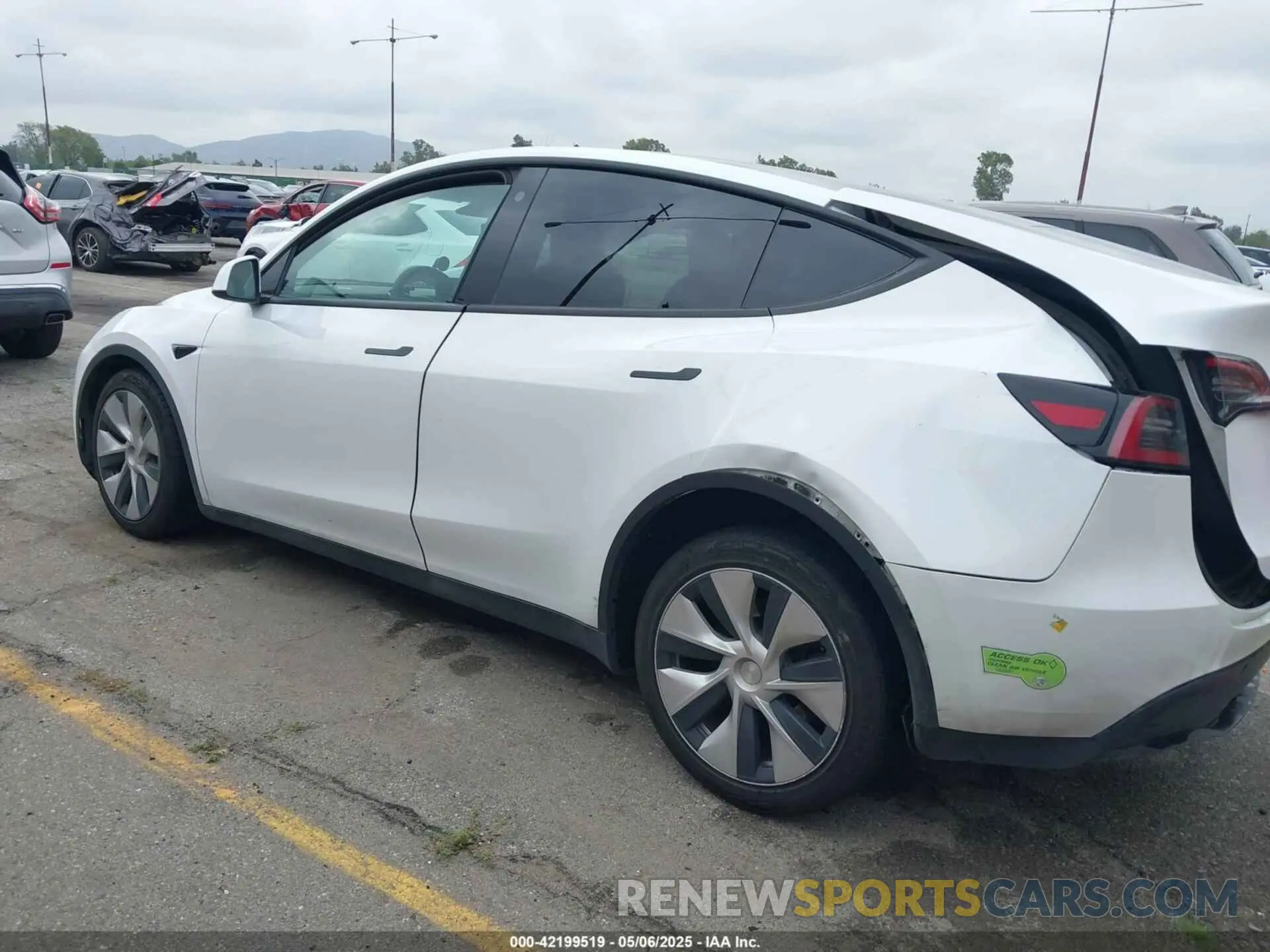14 Фотография поврежденного автомобиля 7SAYGAEE9PF702910 TESLA MODEL Y 2023