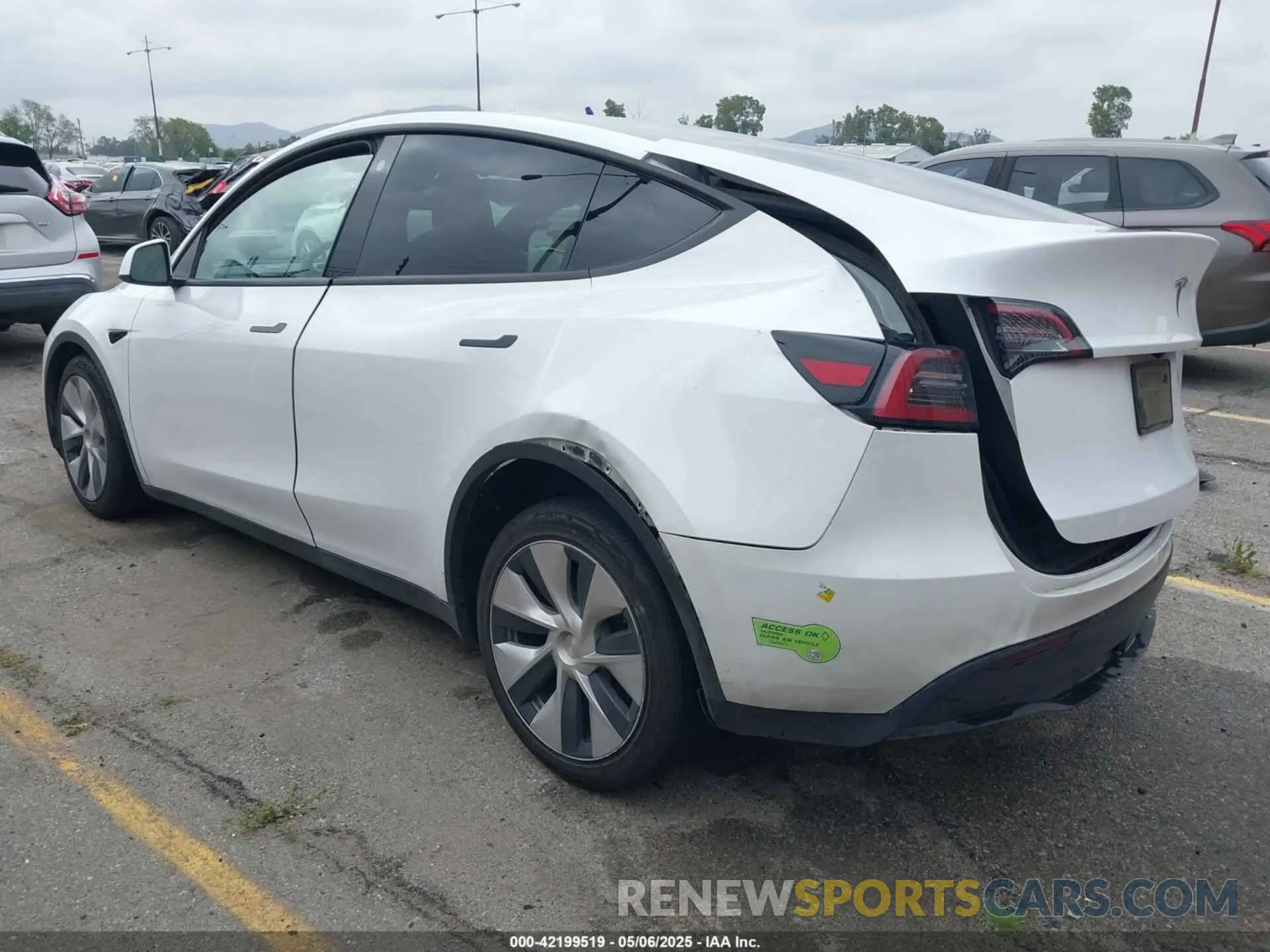 3 Фотография поврежденного автомобиля 7SAYGAEE9PF702910 TESLA MODEL Y 2023