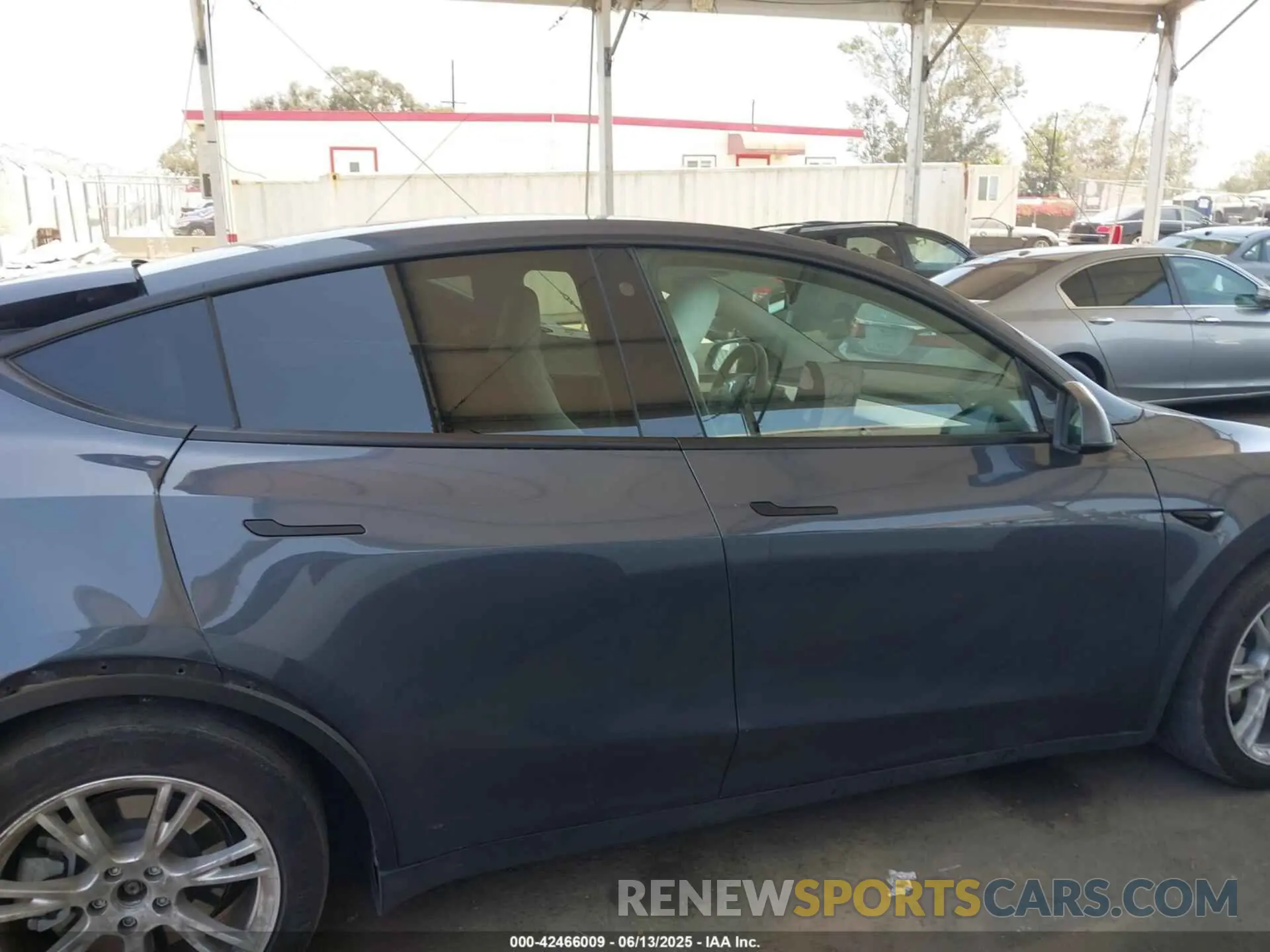 13 Фотография поврежденного автомобиля 7SAYGAEE9PF743795 TESLA MODEL Y 2023
