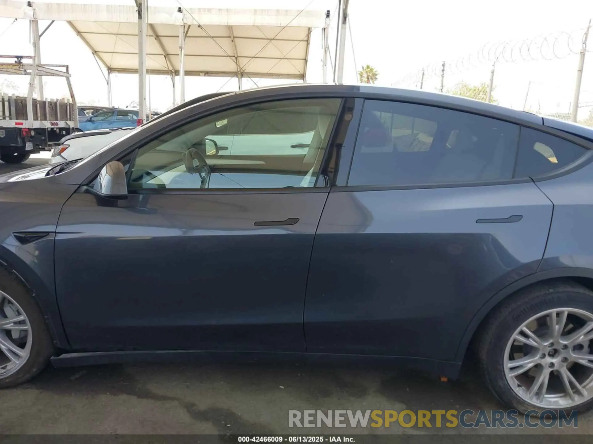 14 Фотография поврежденного автомобиля 7SAYGAEE9PF743795 TESLA MODEL Y 2023