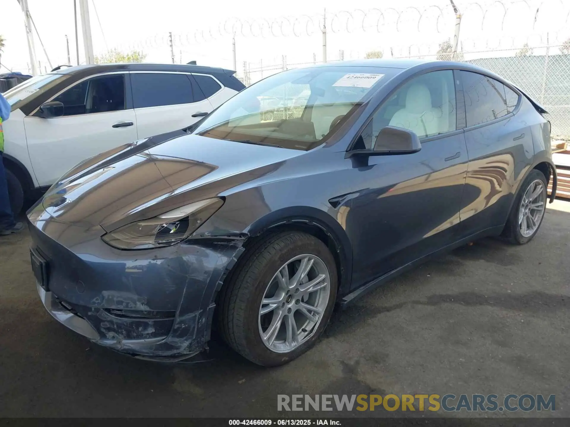 2 Фотография поврежденного автомобиля 7SAYGAEE9PF743795 TESLA MODEL Y 2023