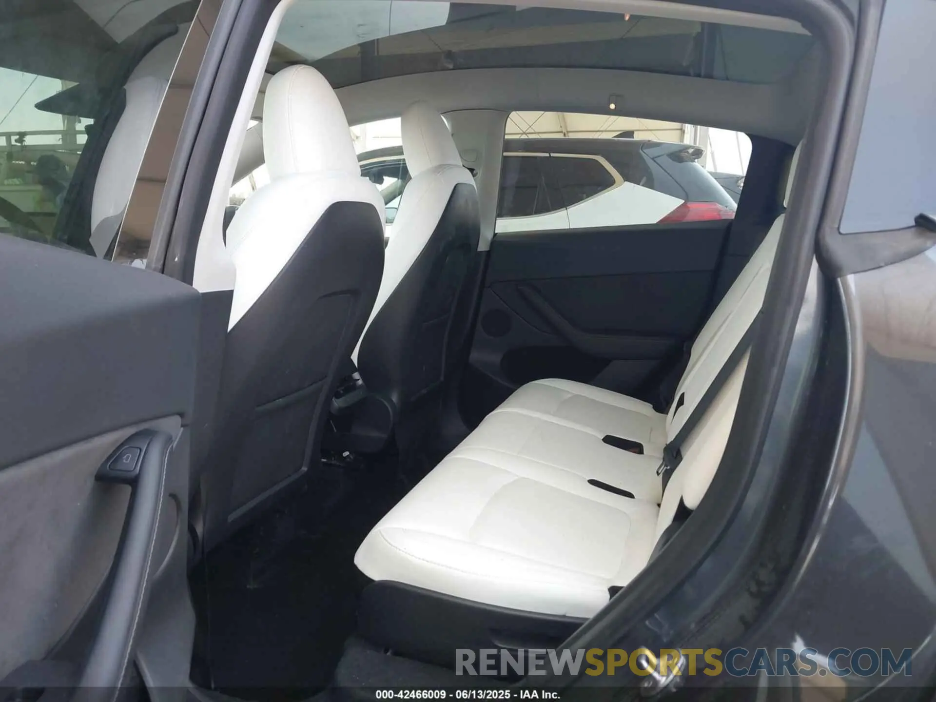 8 Фотография поврежденного автомобиля 7SAYGAEE9PF743795 TESLA MODEL Y 2023