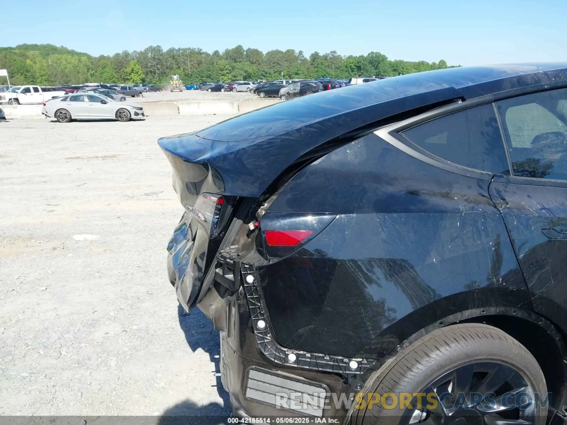 6 Photograph of a damaged car 7SAYGAEE9PF888254 TESLA MODEL Y 2023
