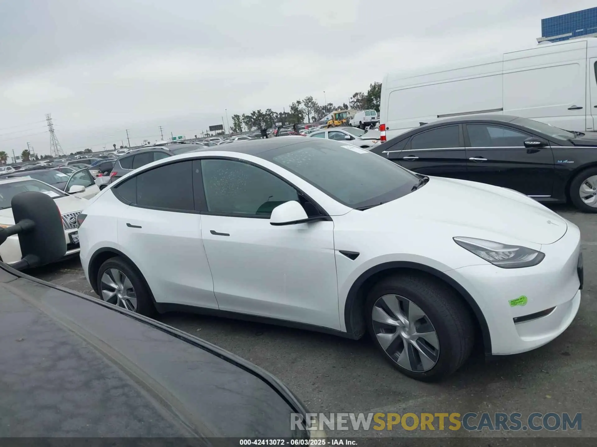13 Photograph of a damaged car 7SAYGAEEXPF582955 TESLA MODEL Y 2023