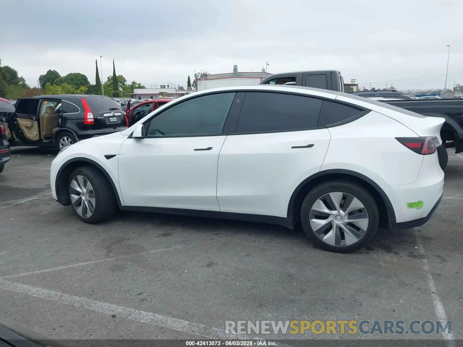 14 Photograph of a damaged car 7SAYGAEEXPF582955 TESLA MODEL Y 2023