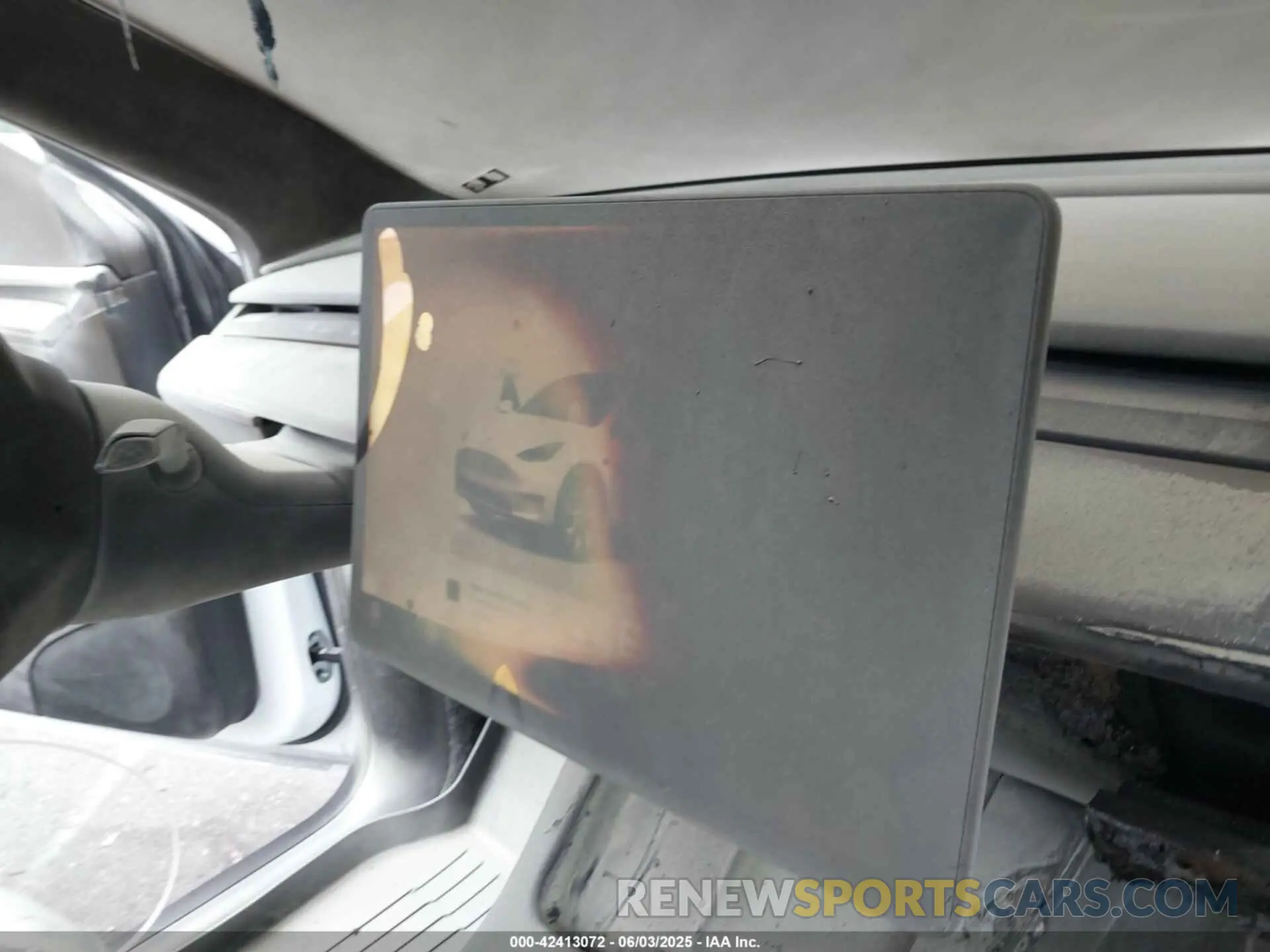 15 Photograph of a damaged car 7SAYGAEEXPF582955 TESLA MODEL Y 2023