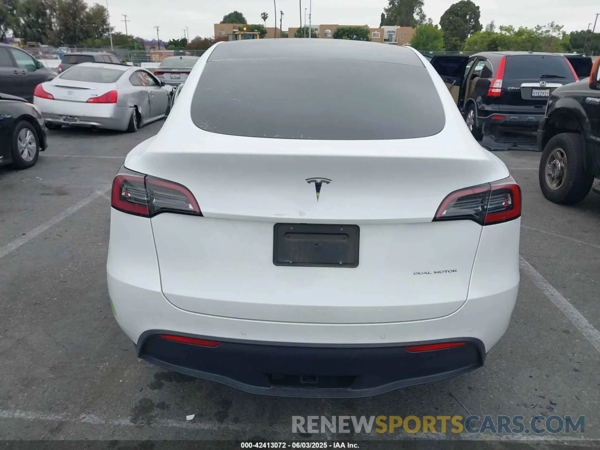 16 Photograph of a damaged car 7SAYGAEEXPF582955 TESLA MODEL Y 2023