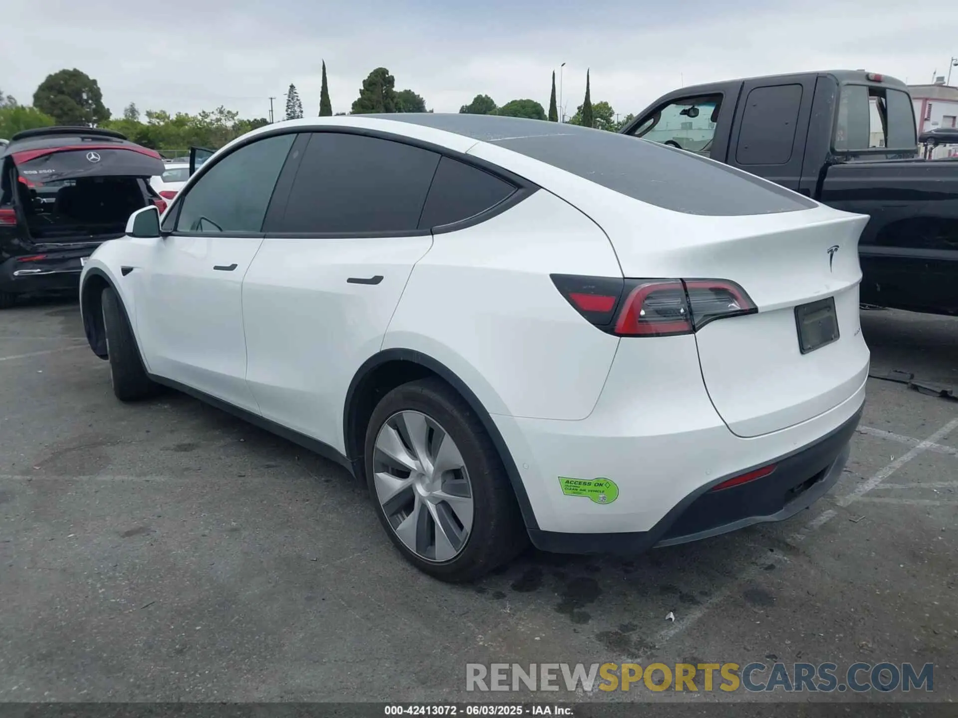 3 Photograph of a damaged car 7SAYGAEEXPF582955 TESLA MODEL Y 2023