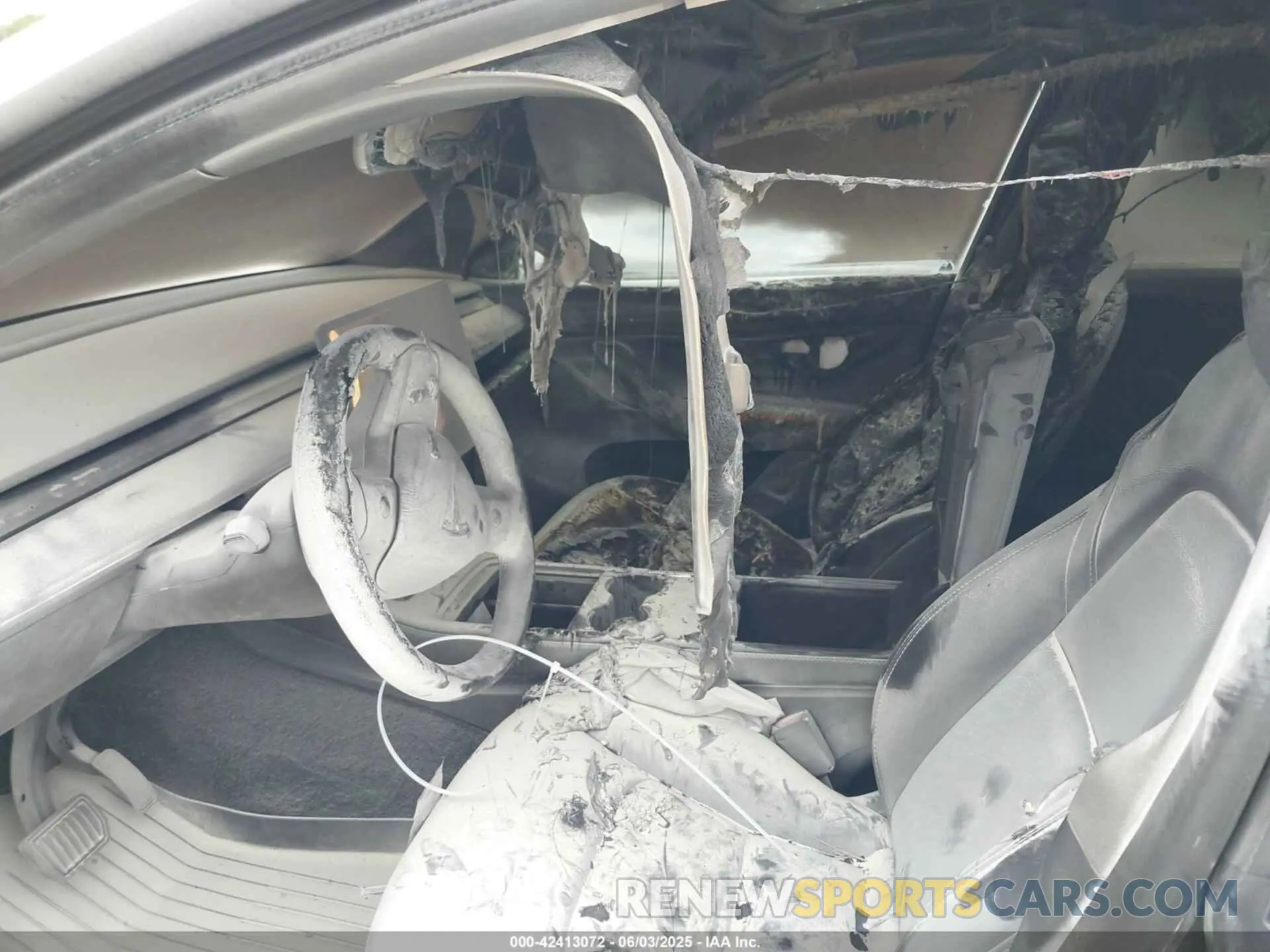 6 Photograph of a damaged car 7SAYGAEEXPF582955 TESLA MODEL Y 2023